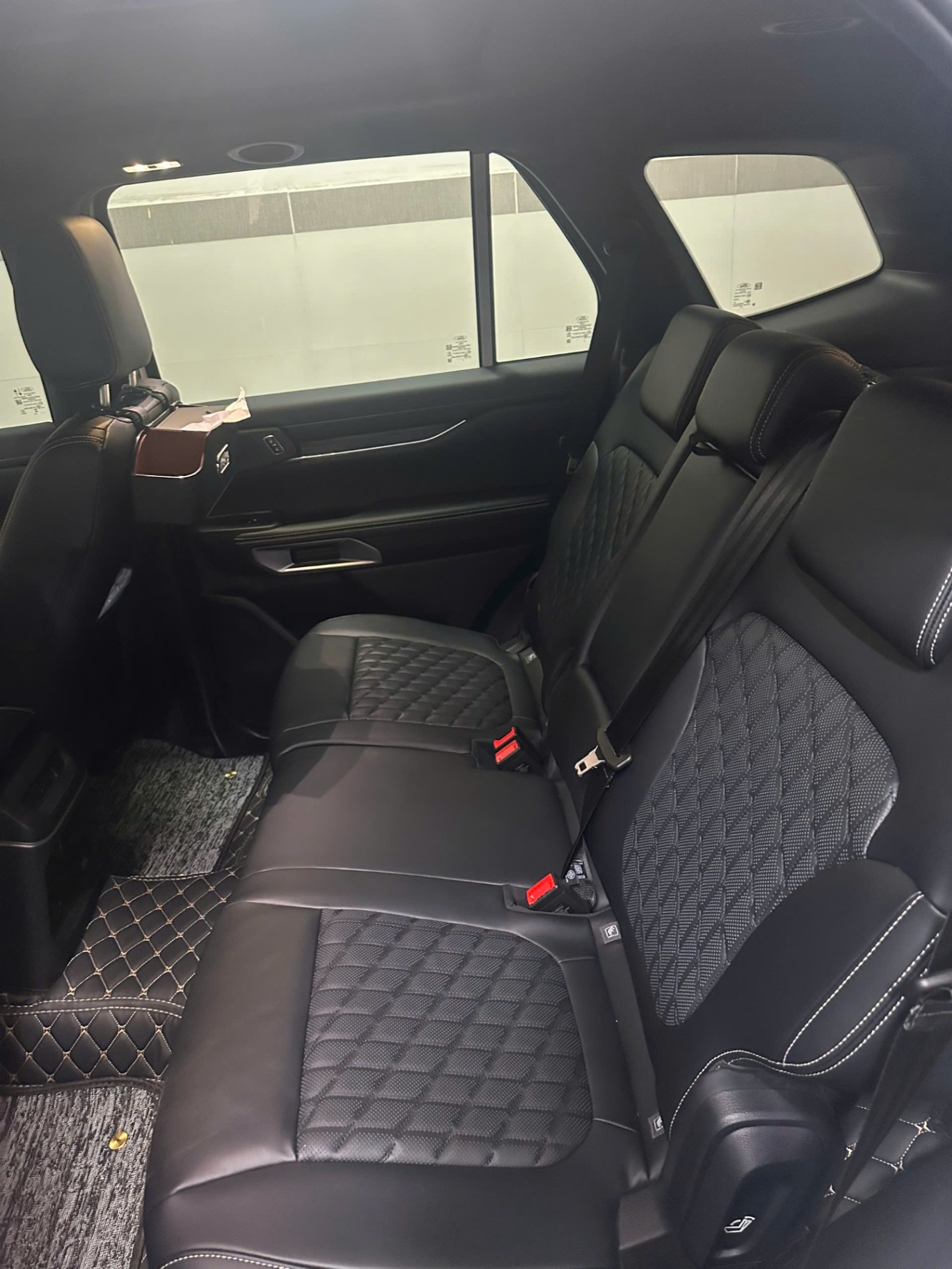 Ford Everest Platinum 2.0L 4x4 AT 2025 - Nội thất 2