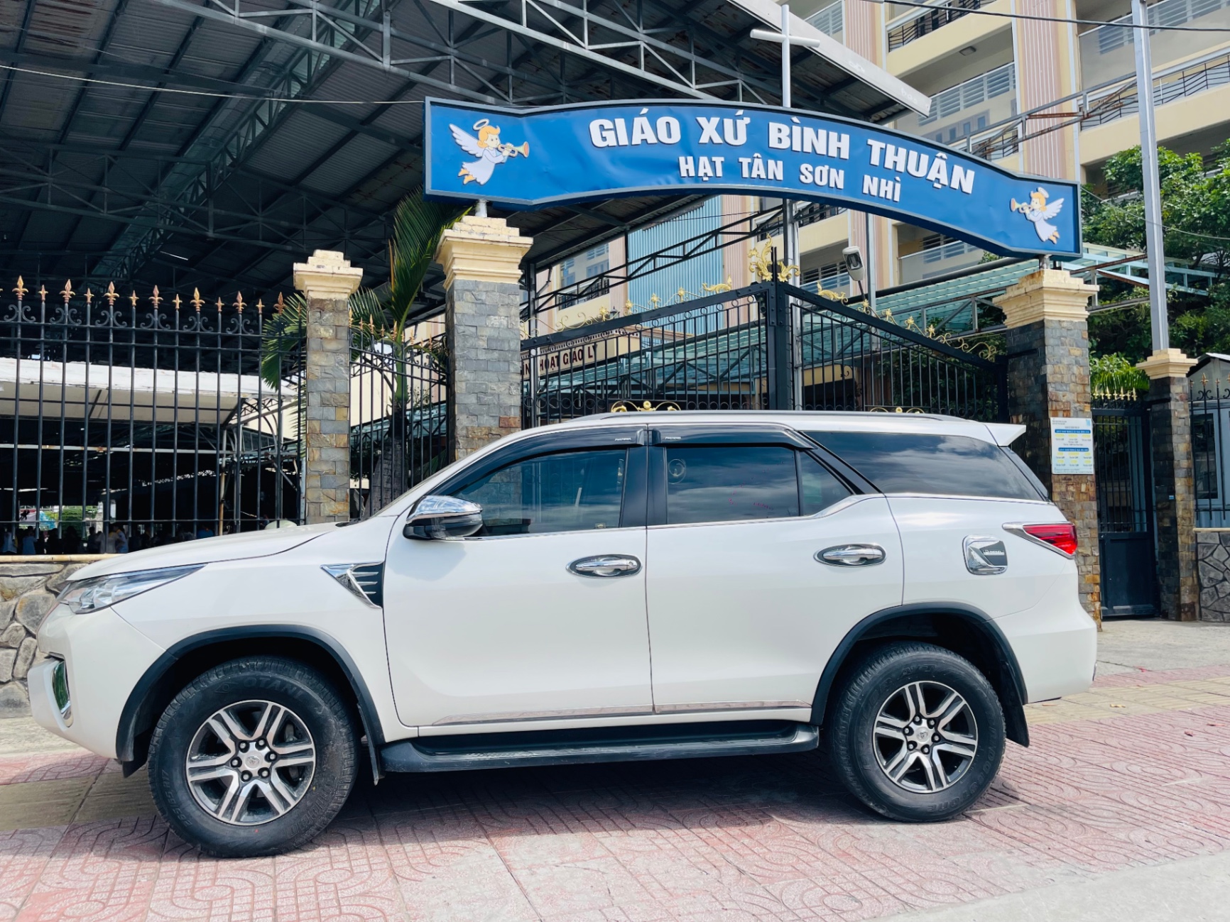 Toyota Fortuner 2.4G 4x2 AT 2019 - Ngoại thất 2
