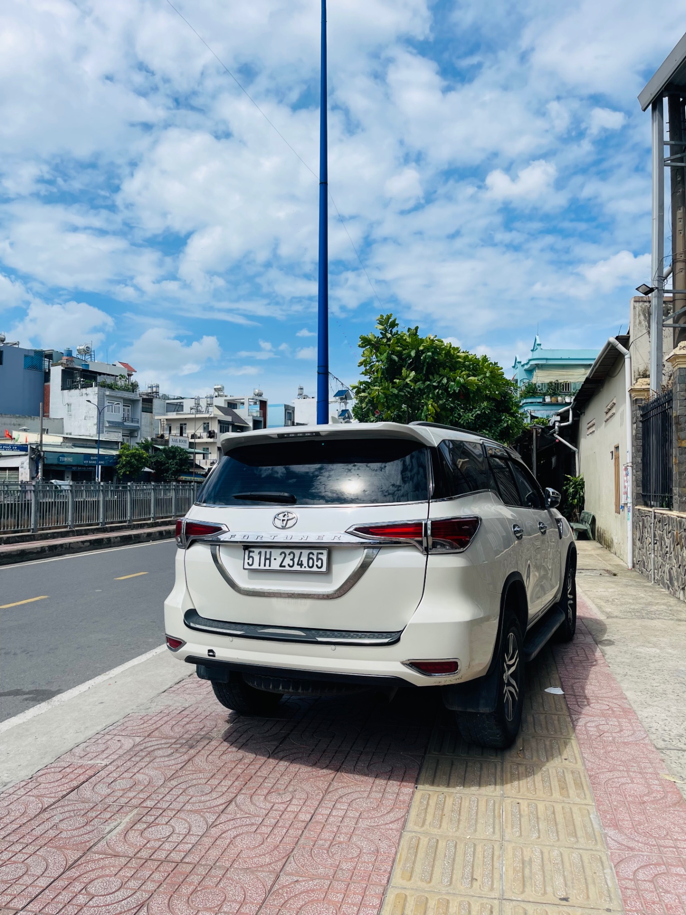 Toyota Fortuner 2.4G 4x2 AT 2019 - Ngoại thất 3