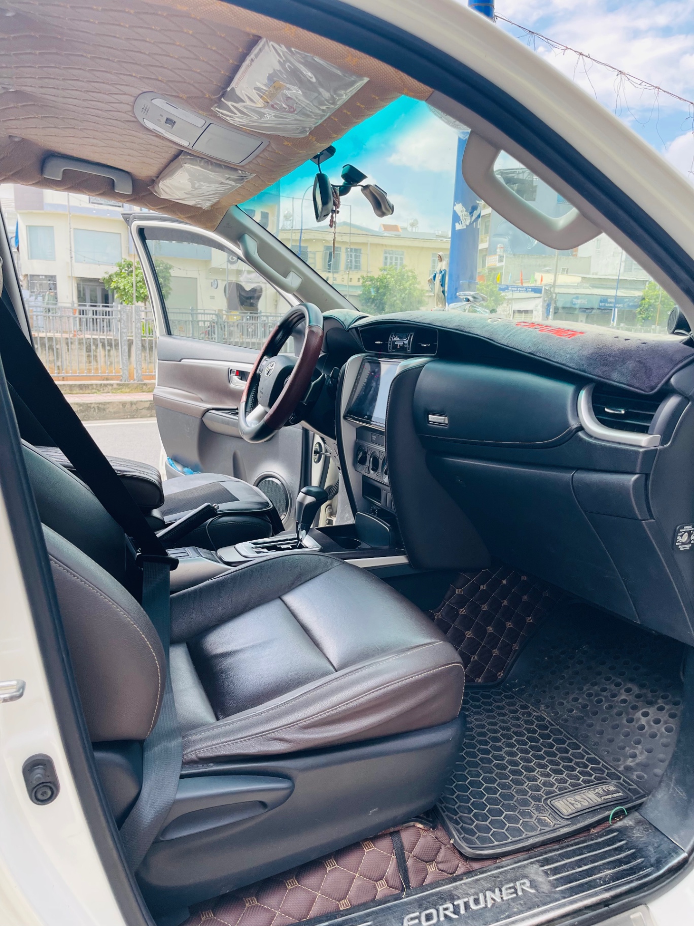Toyota Fortuner 2.4G 4x2 AT 2019 - Nội thất 2