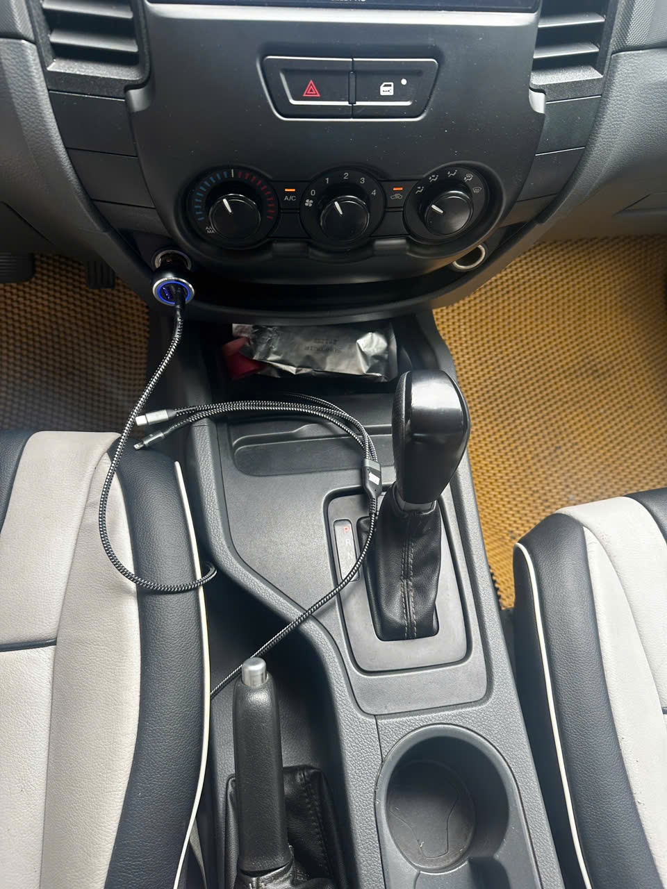 Ford Ranger XLS 2.2L 4x2 AT 2014 - Nội thất 1