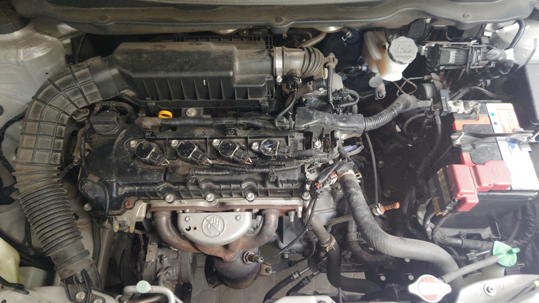 Suzuki Ertiga GLX 1.5 AT 2019 - Khoang động cơ 1