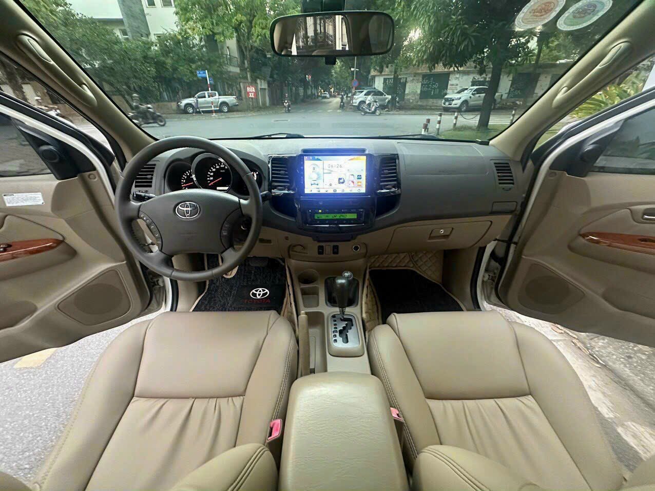 Toyota Fortuner TRD Sportivo 4x4 AT 2011 - Nội thất 2