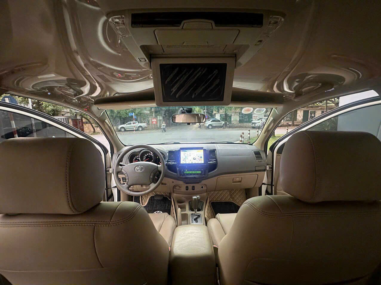 Toyota Fortuner TRD Sportivo 4x4 AT 2011 - Nội thất 1