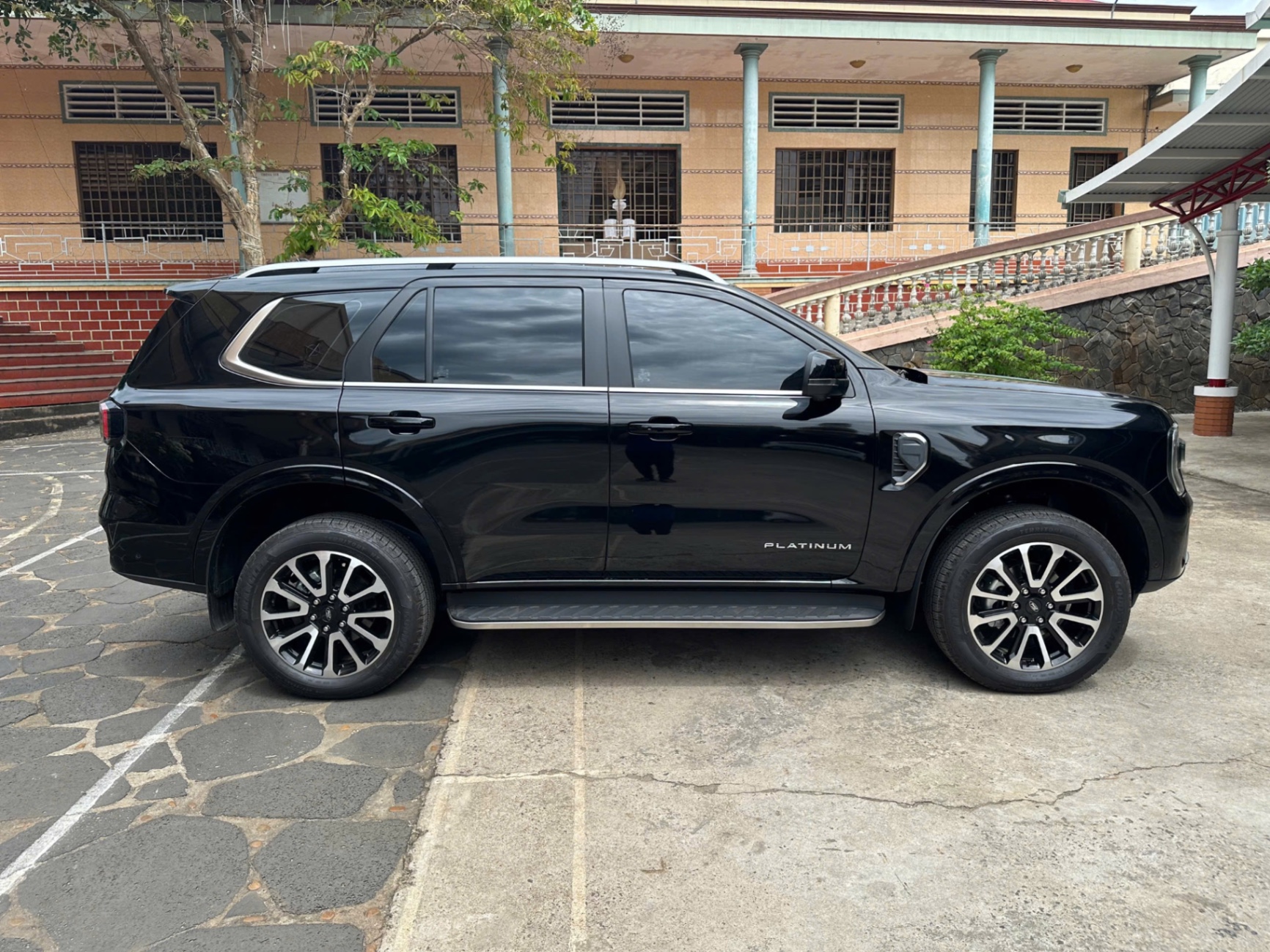 Ford Everest Platinum 2.0L 4x4 AT 2024