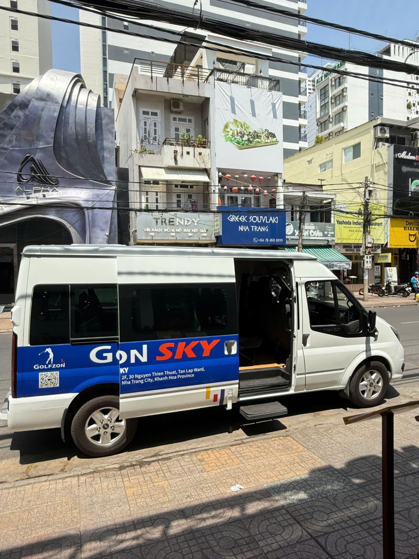 Ford Transit Tiêu chuẩn 2023 - Ngoại thất 2
