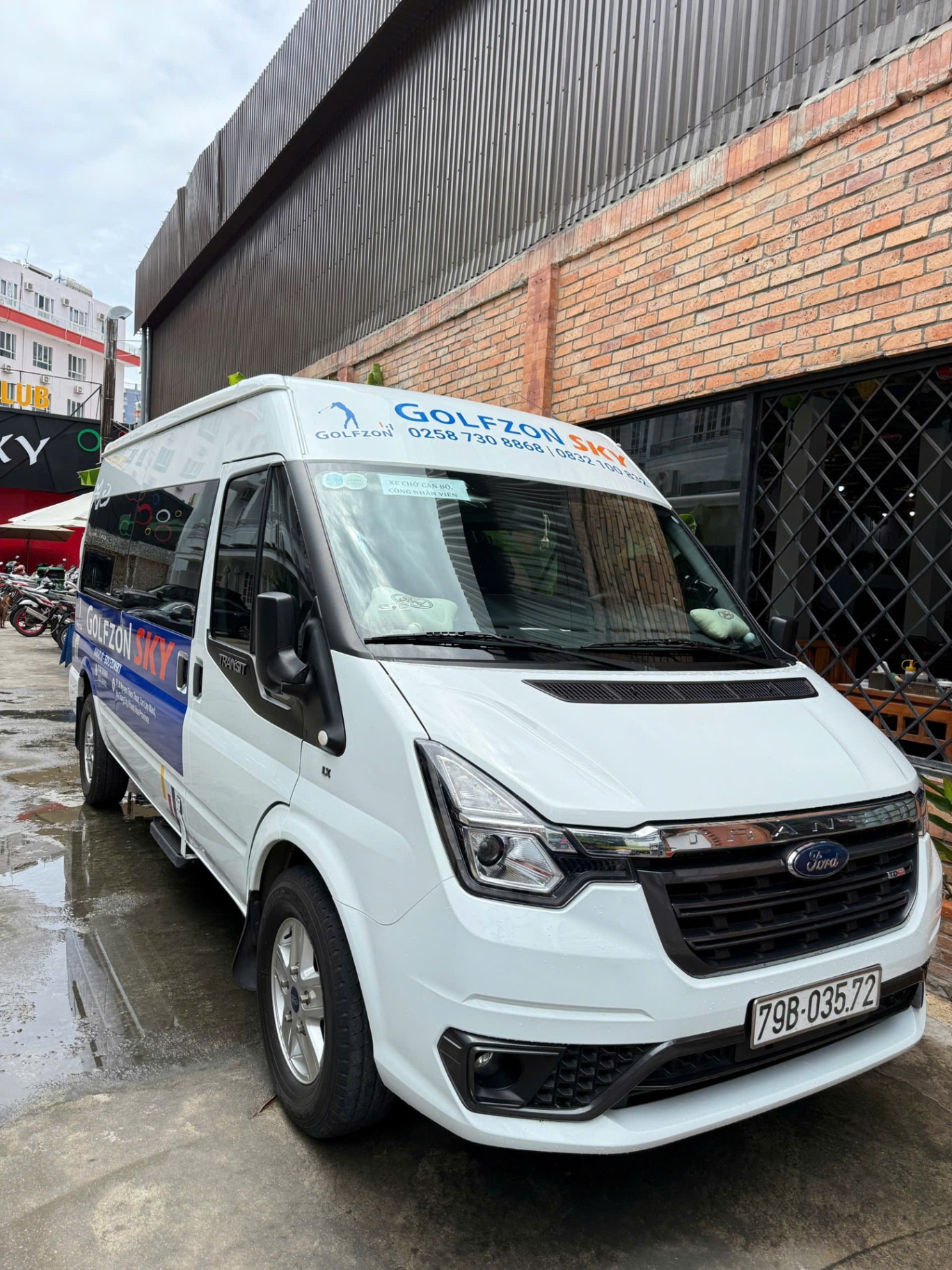 Ford Transit Tiêu chuẩn 2023 - Ngoại thất 4