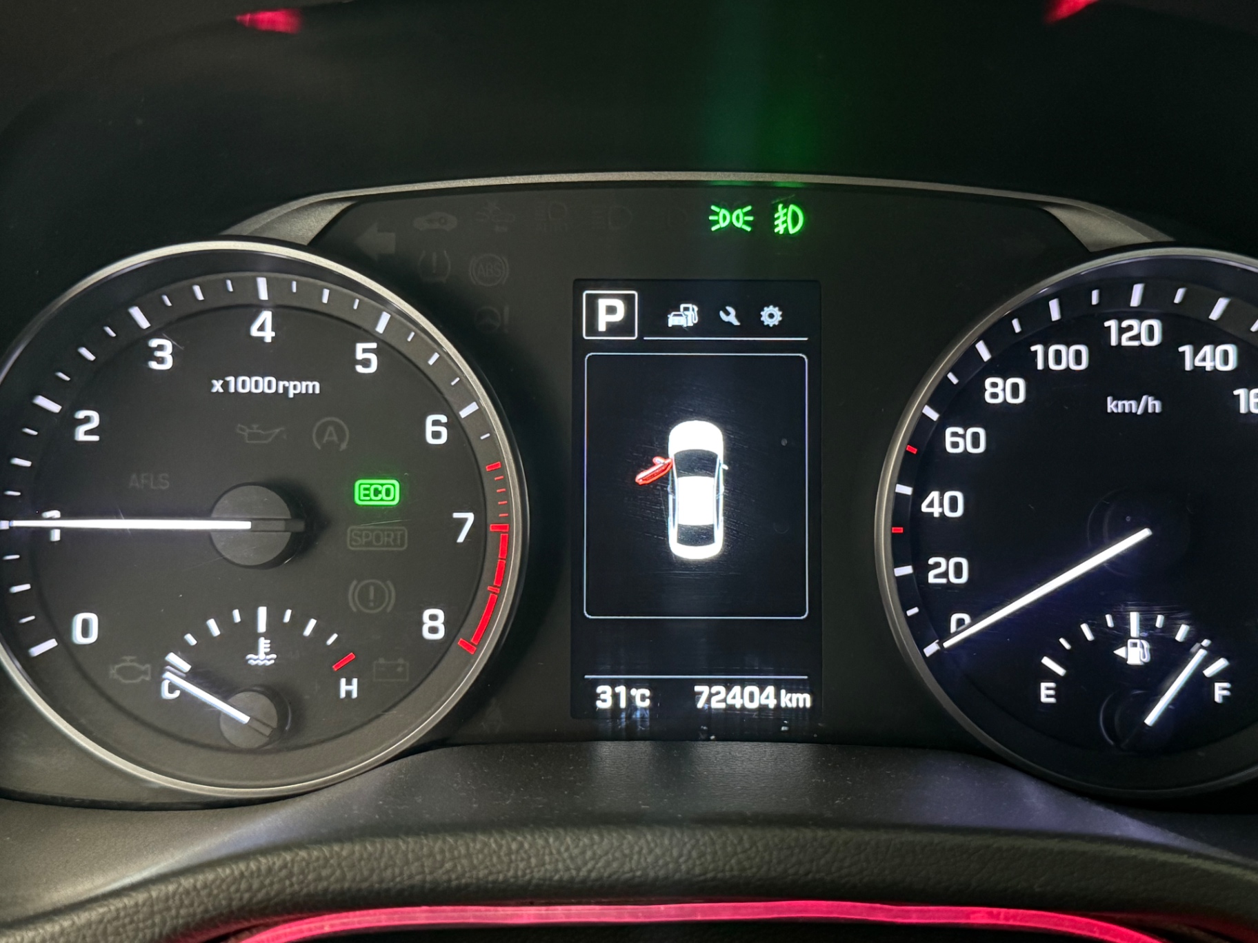 Hyundai Elantra 2.0 AT 2017 - Nội thất 1