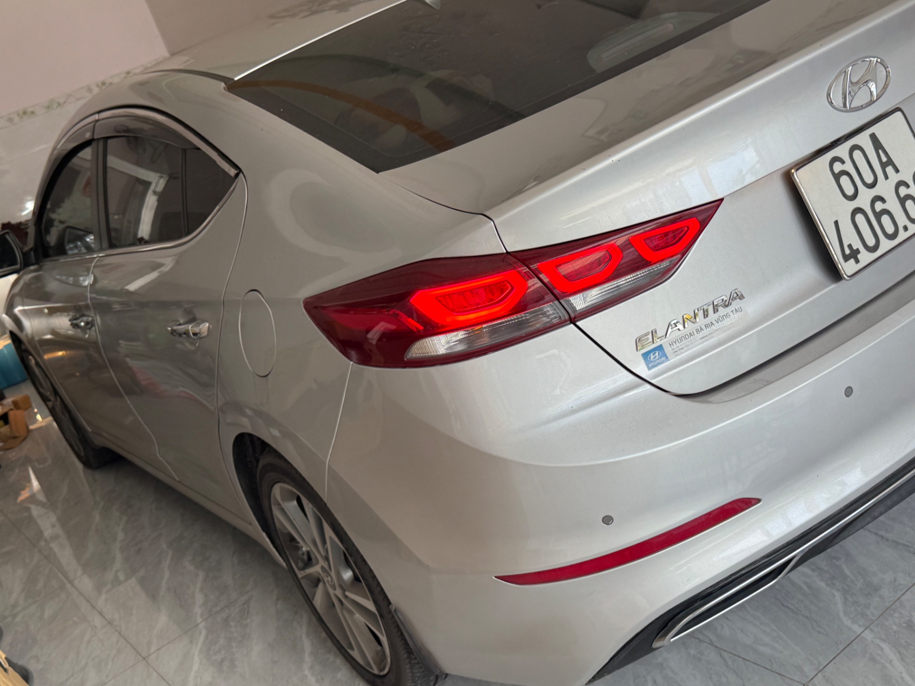 Hyundai Elantra 2.0 AT 2017 - Ngoại thất 1