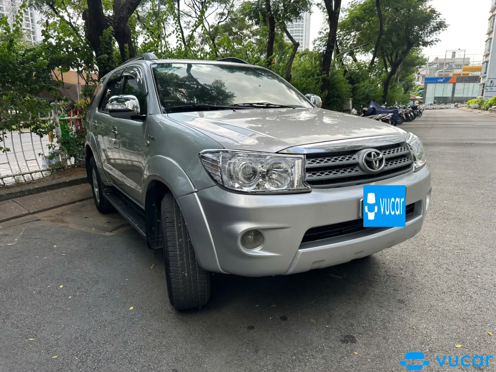 Toyota Fortuner 2.7V 4x4 AT 2010 - Ngoại thất 5