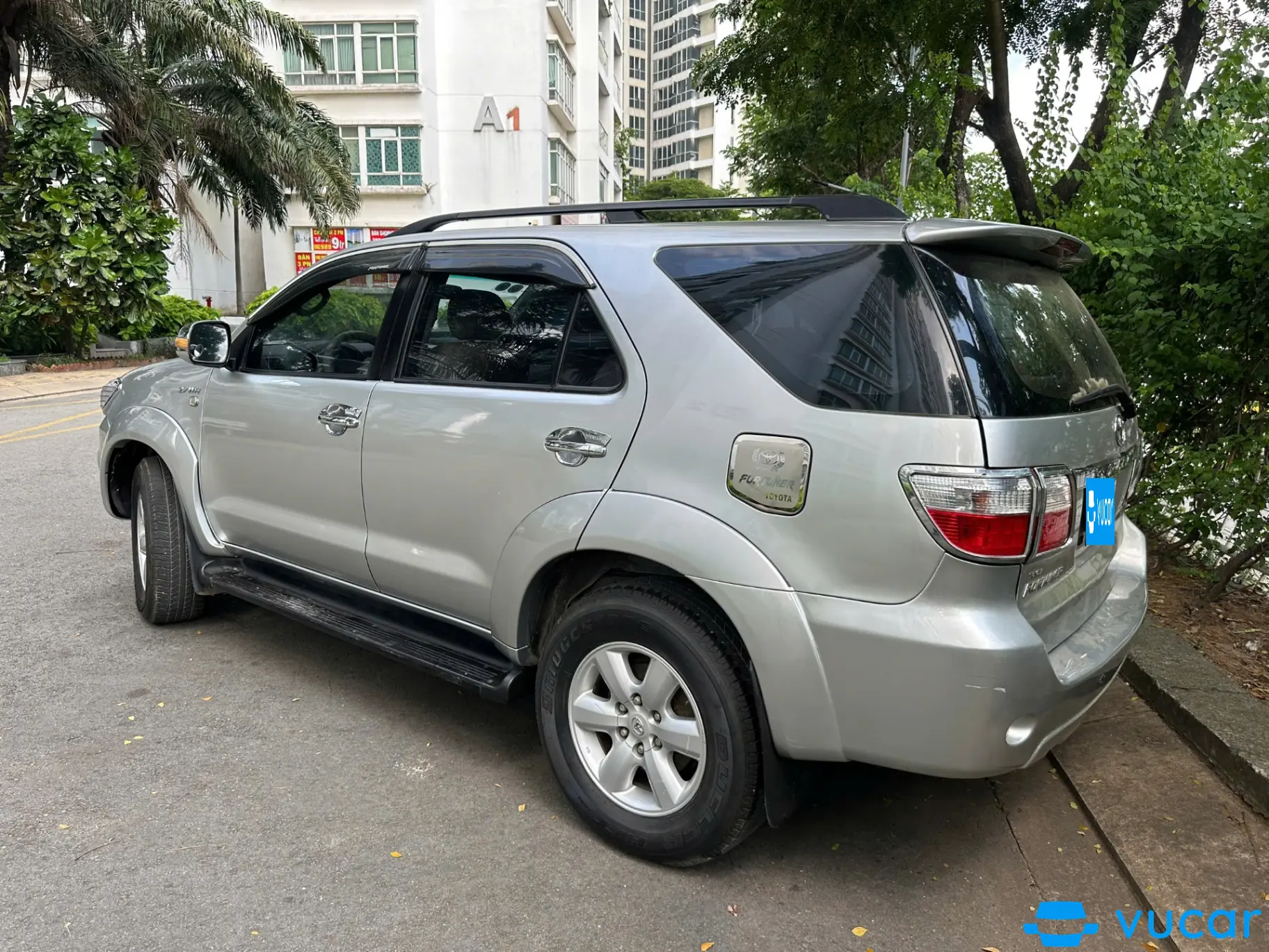 Toyota Fortuner 2.7V 4x4 AT 2010 - Ngoại thất 8