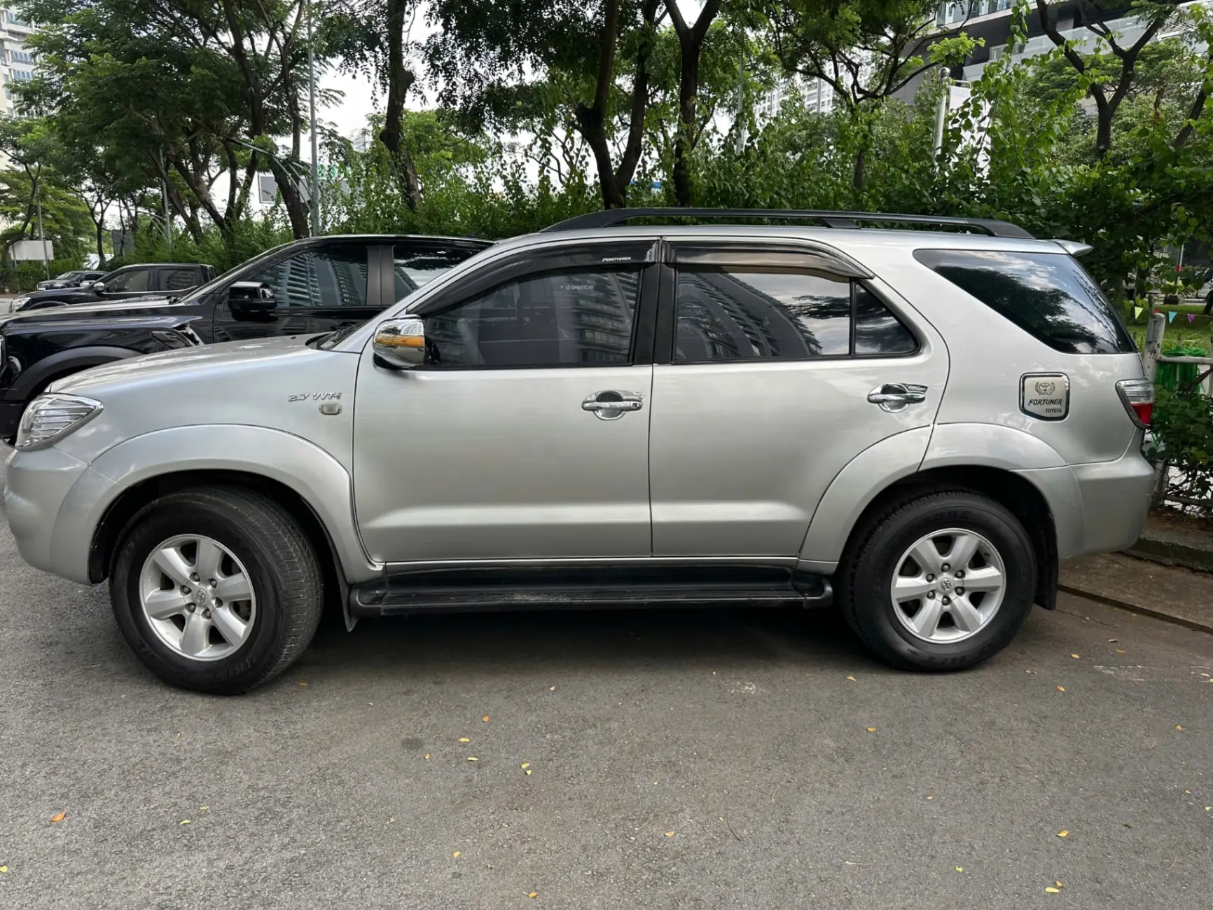 Toyota Fortuner 2.7V 4x4 AT 2010 - Ngoại thất 7