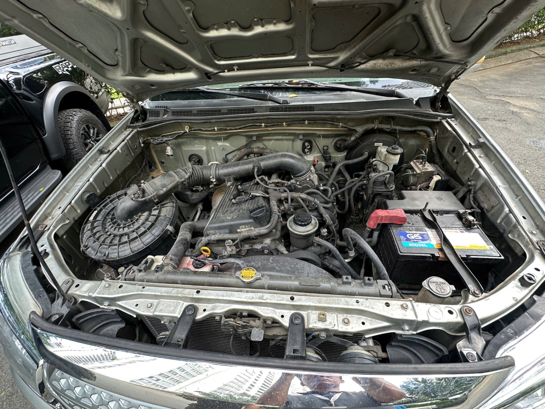 Toyota Fortuner 2.7V 4x4 AT 2010 - Khoang động cơ 7