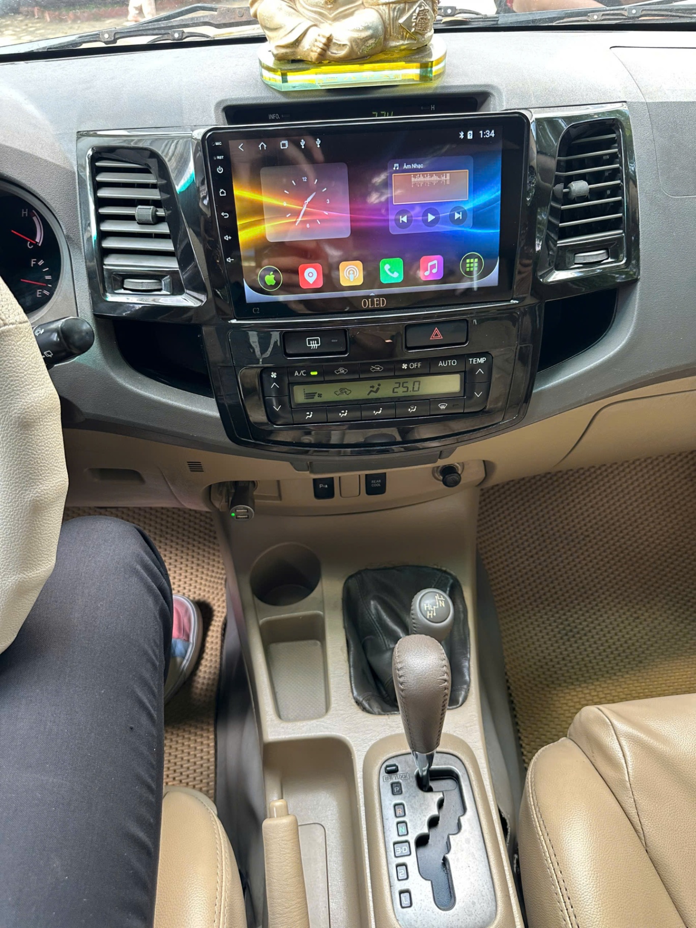 Toyota Fortuner 2.7V 4x4 AT 2010 - Nội thất 9