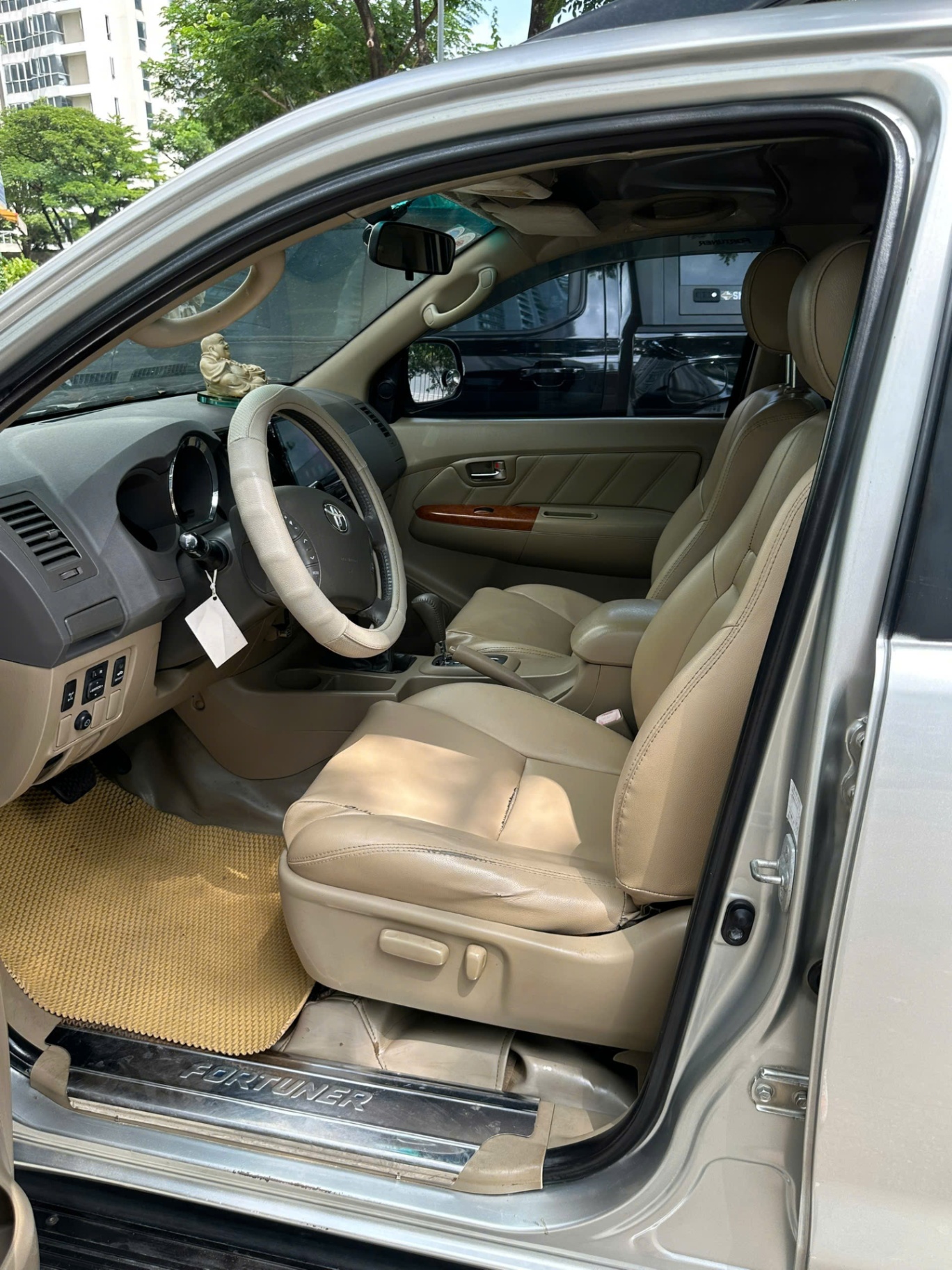 Toyota Fortuner 2.7V 4x4 AT 2010 - Nội thất 4