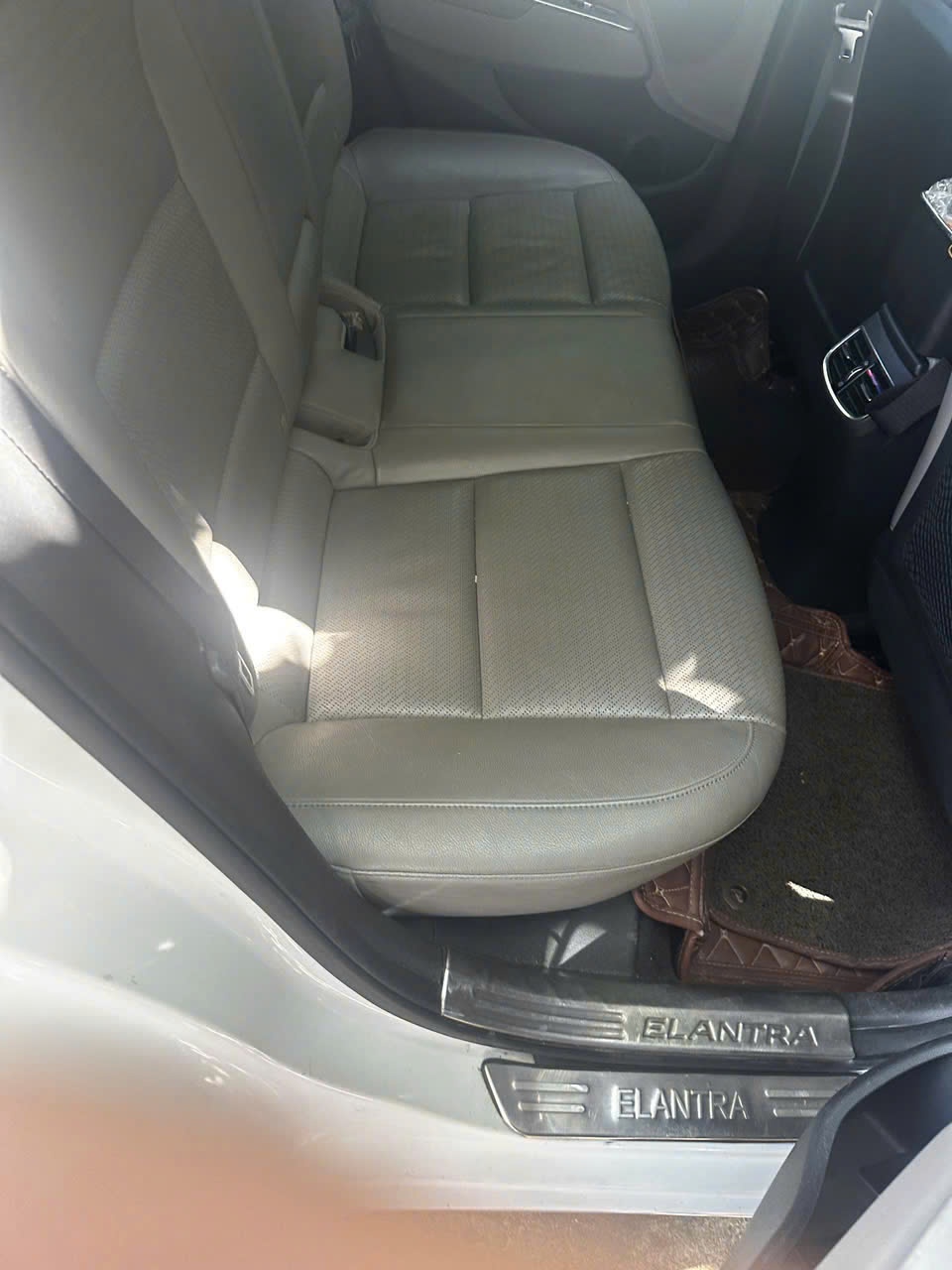 Hyundai Elantra 2.0 AT 2017 - Nội thất 1