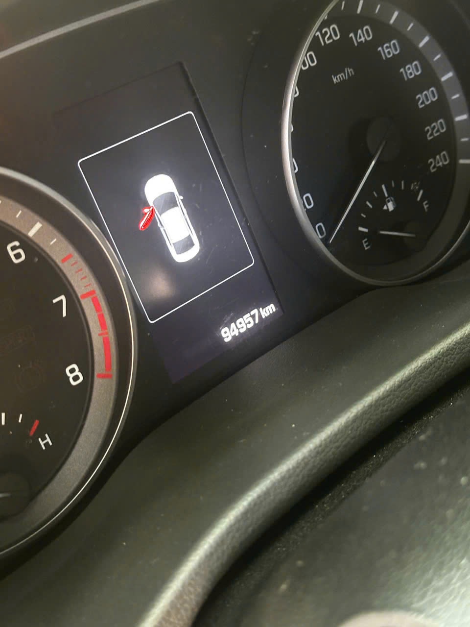 Hyundai Elantra 2.0 AT 2017 - Nội thất 3