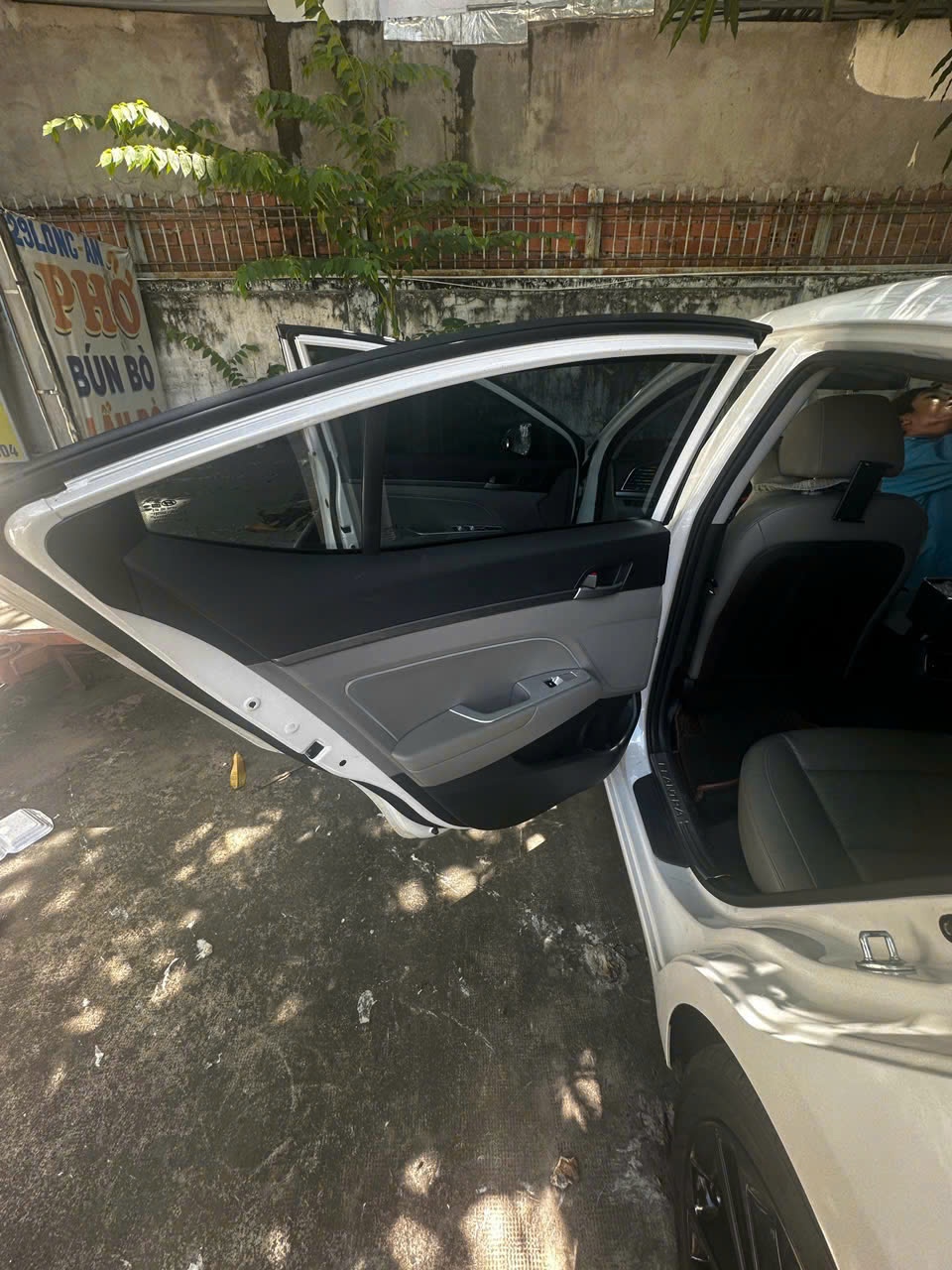 Hyundai Elantra 2.0 AT 2017 - Nội thất 4