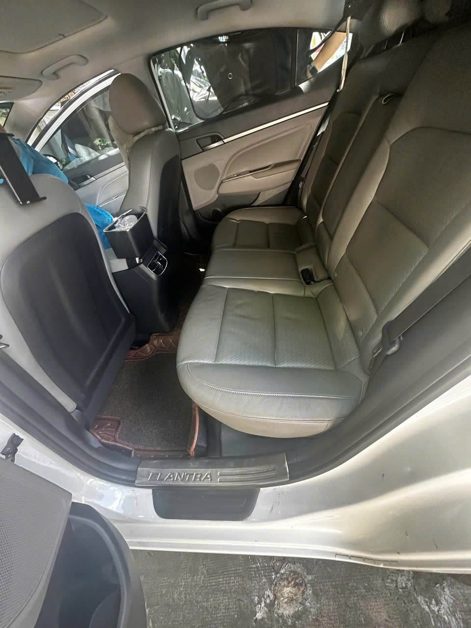 Hyundai Elantra 2.0 AT 2017 - Nội thất 6