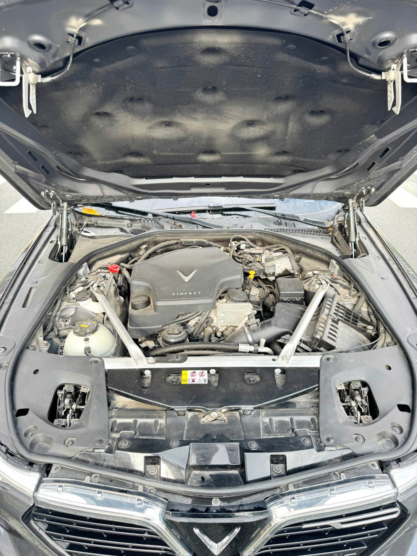Vinfast Lux a 2.0 Plus 2.0 AT 2019 - Khoang động cơ 1