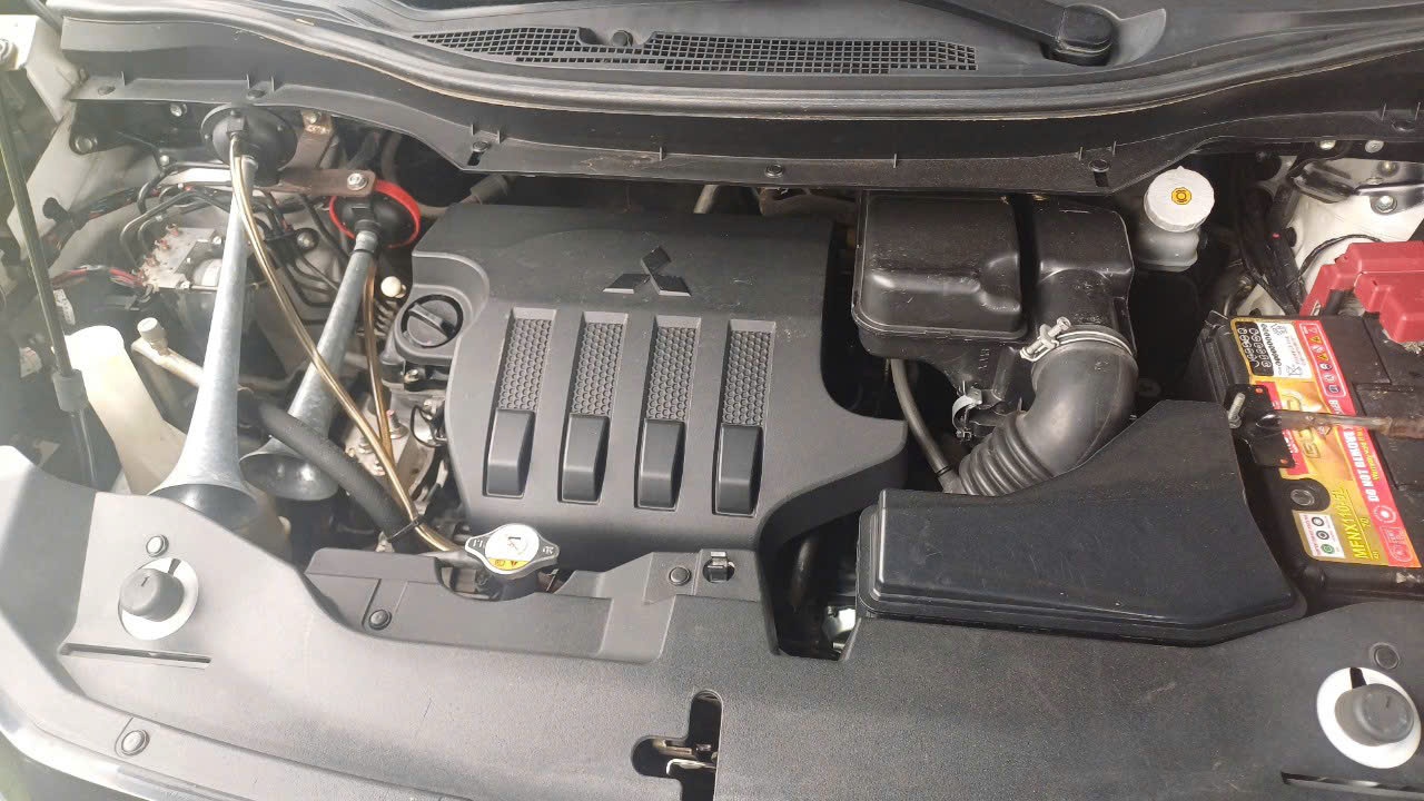 Mitsubishi Xpander 1.5 MT 2019 - Khoang động cơ 1