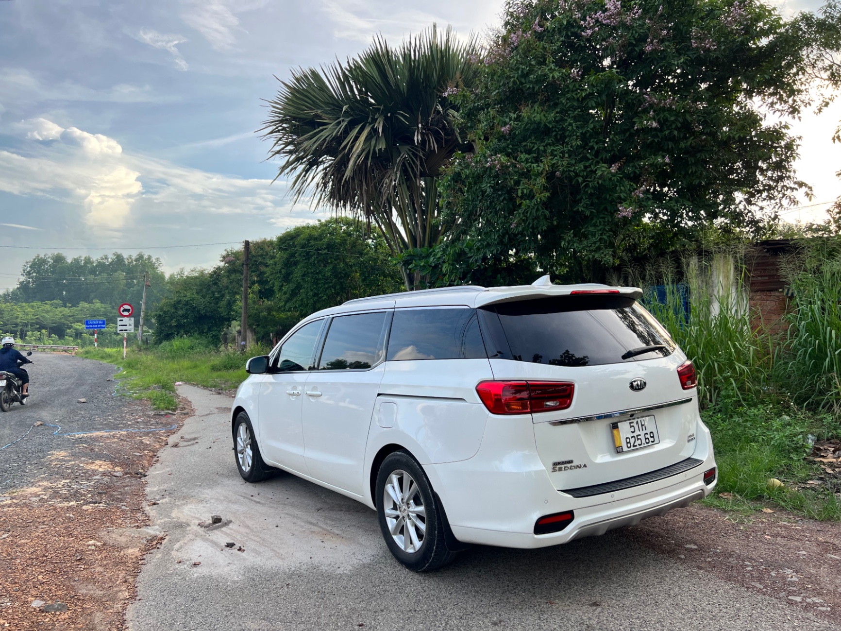 Kia Sedona 2.2 DAT Luxury 2019 - Ngoại thất 2