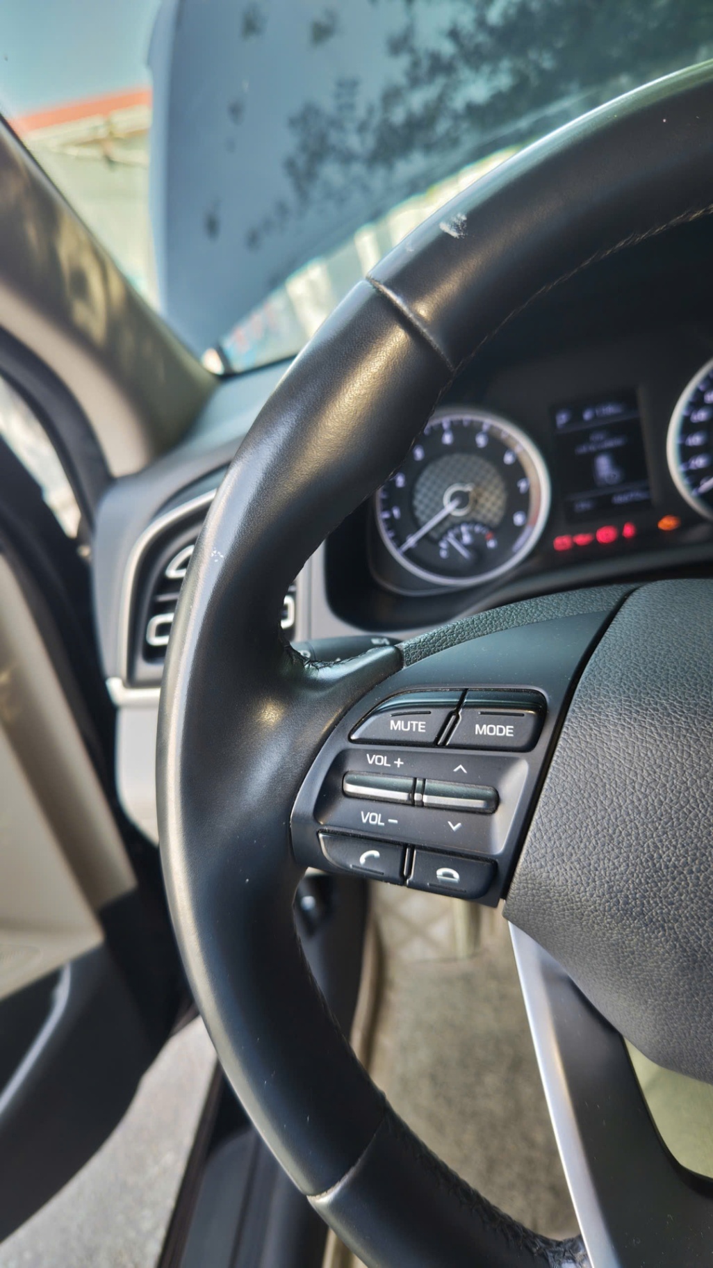 Hyundai Elantra 1.6 AT 2019 - Nội thất 8