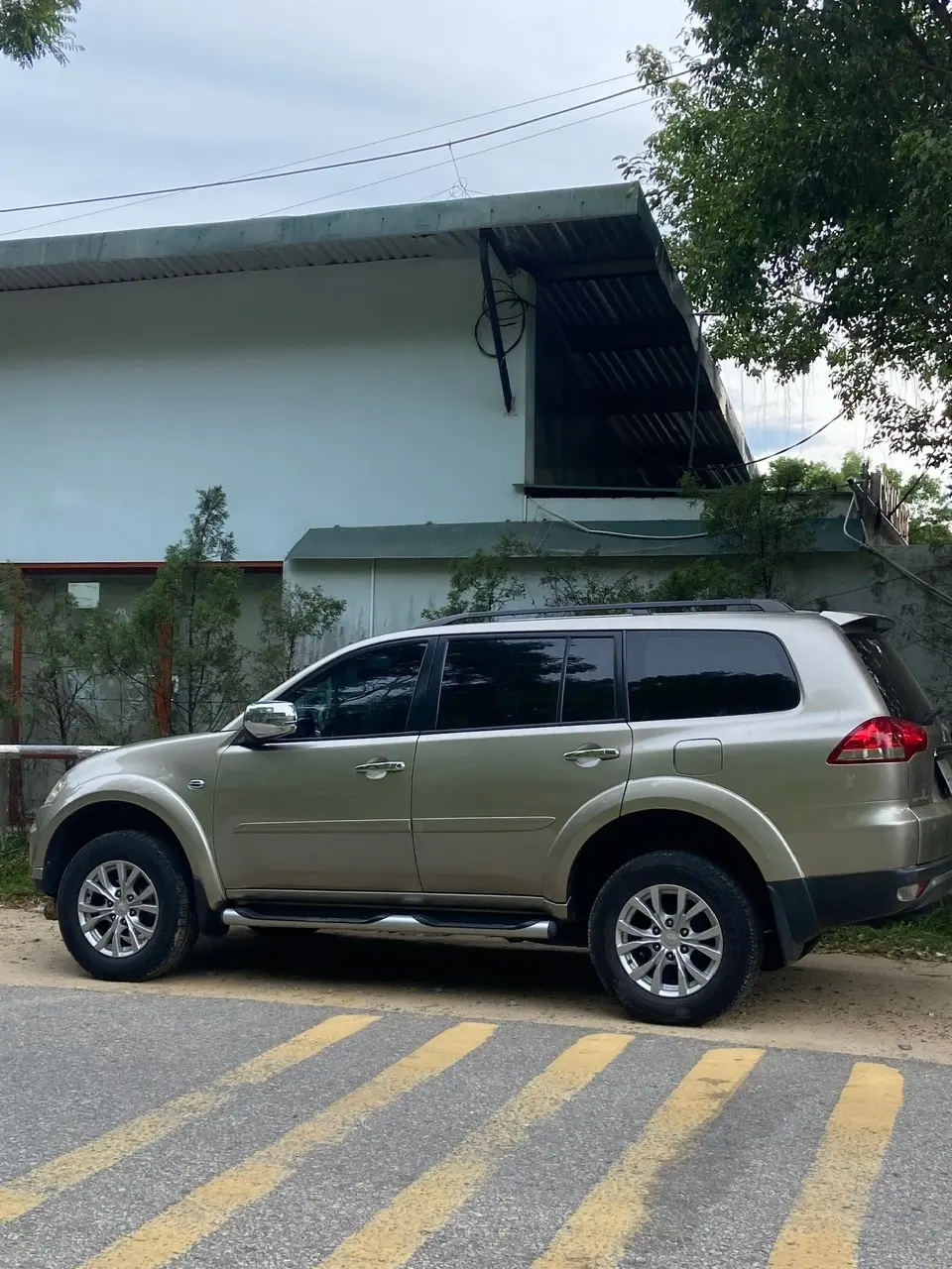 Mitsubishi Pajero sport G 4x2 AT 2015 - Ngoại thất 2