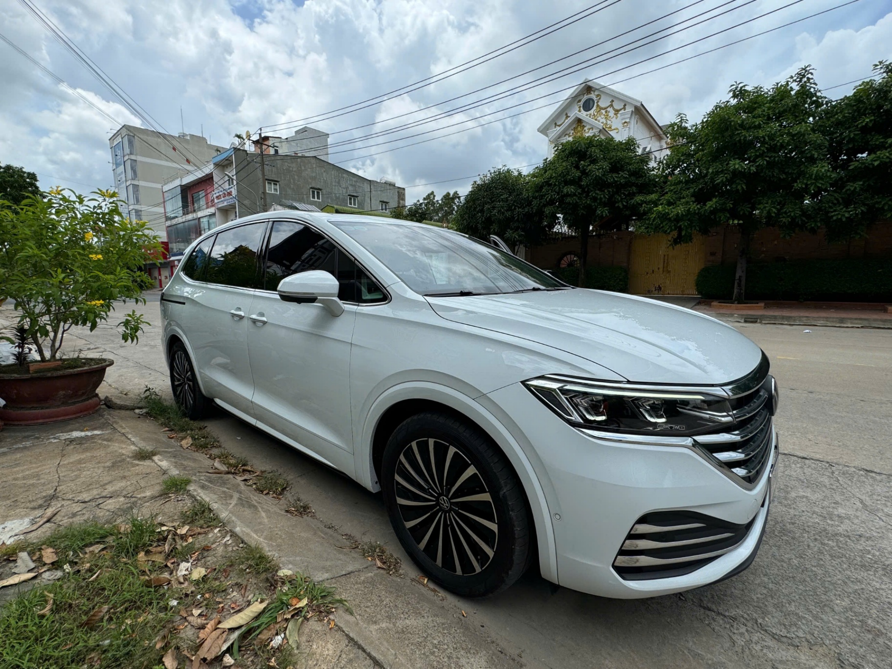 Volkswagen Viloran Luxury 2025 - Ngoại thất 4