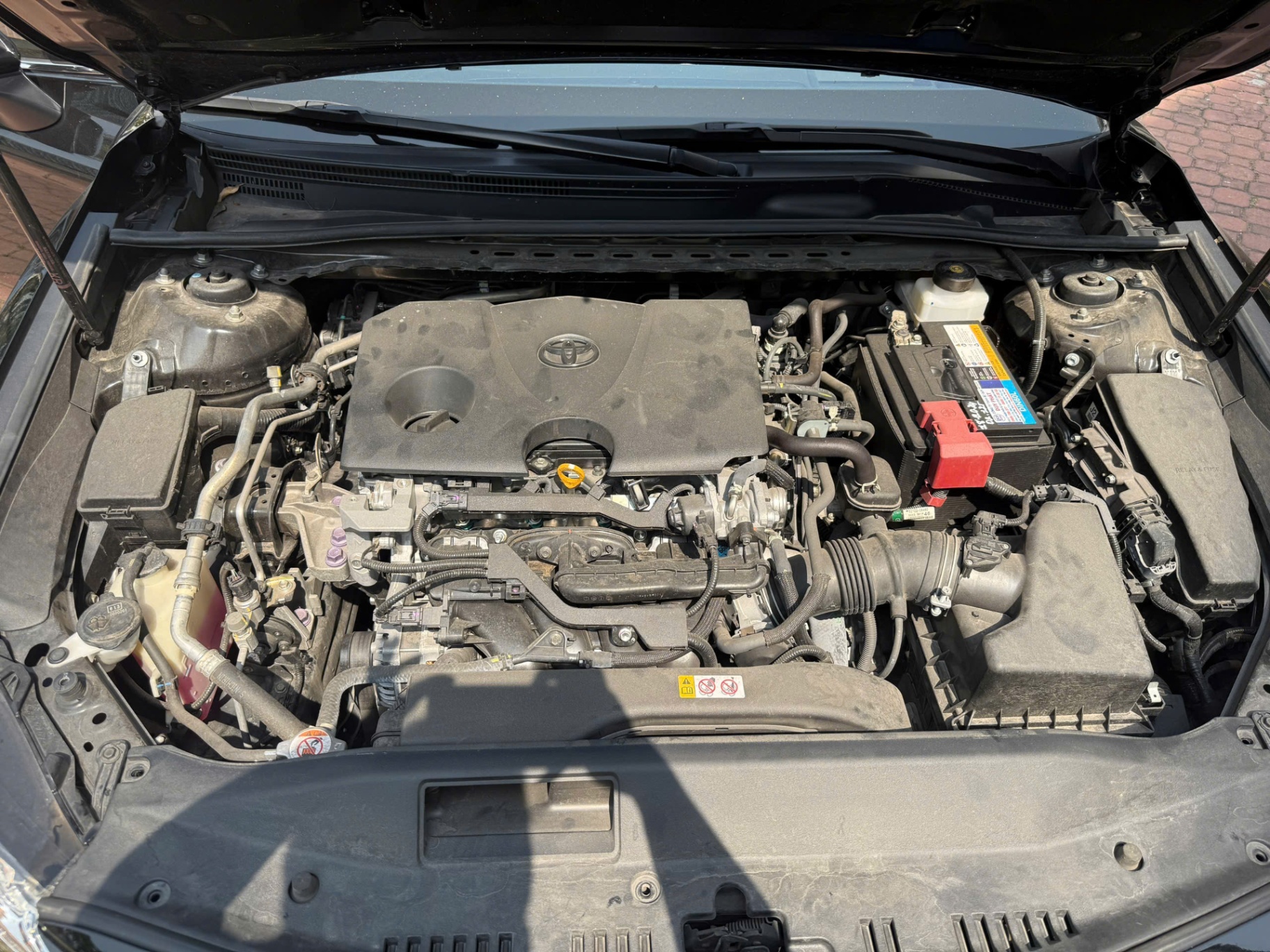 Toyota Camry 2.0Q 2022 - Khoang động cơ 6