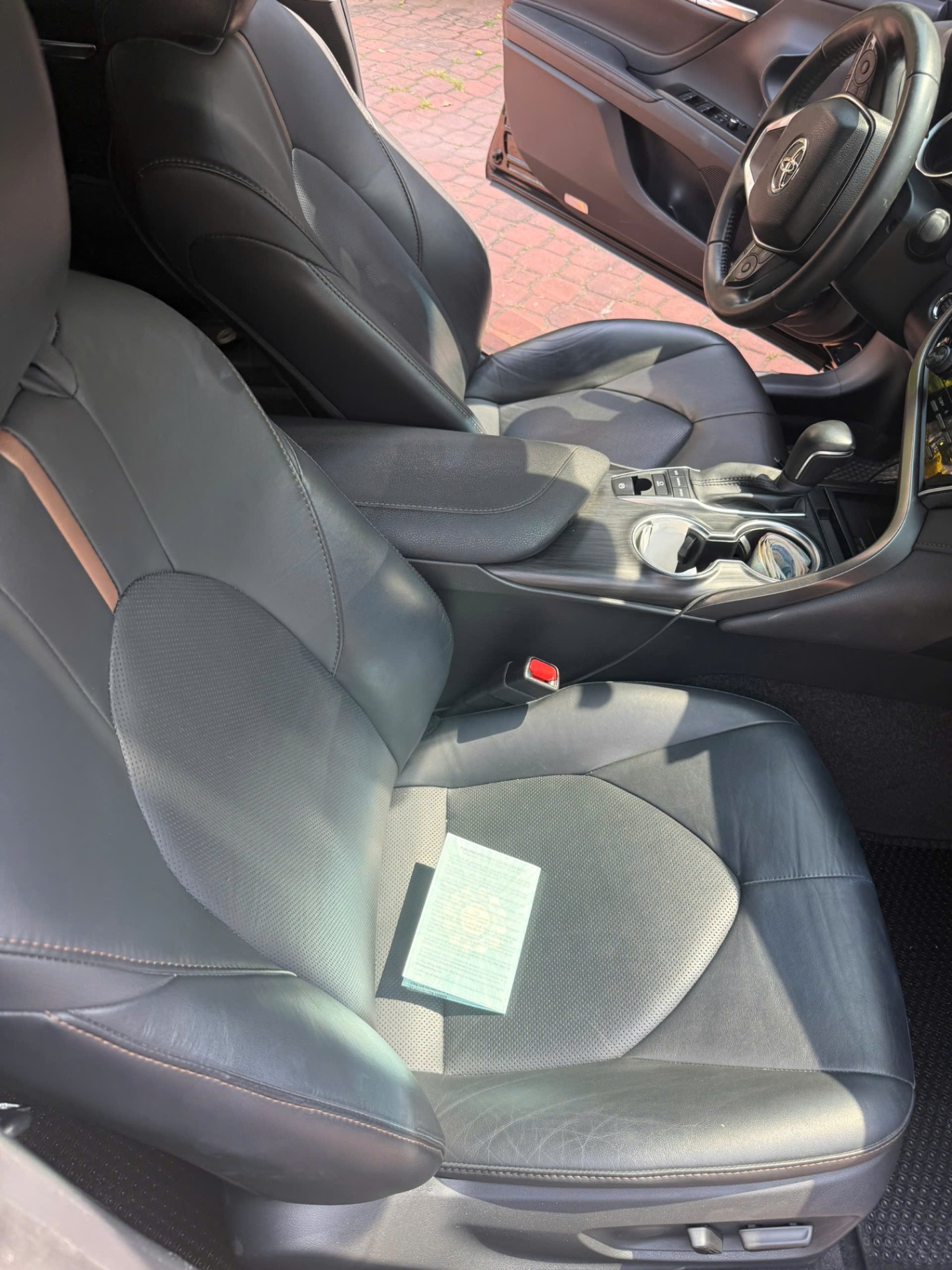 Toyota Camry 2.0Q 2022 - Nội thất 13