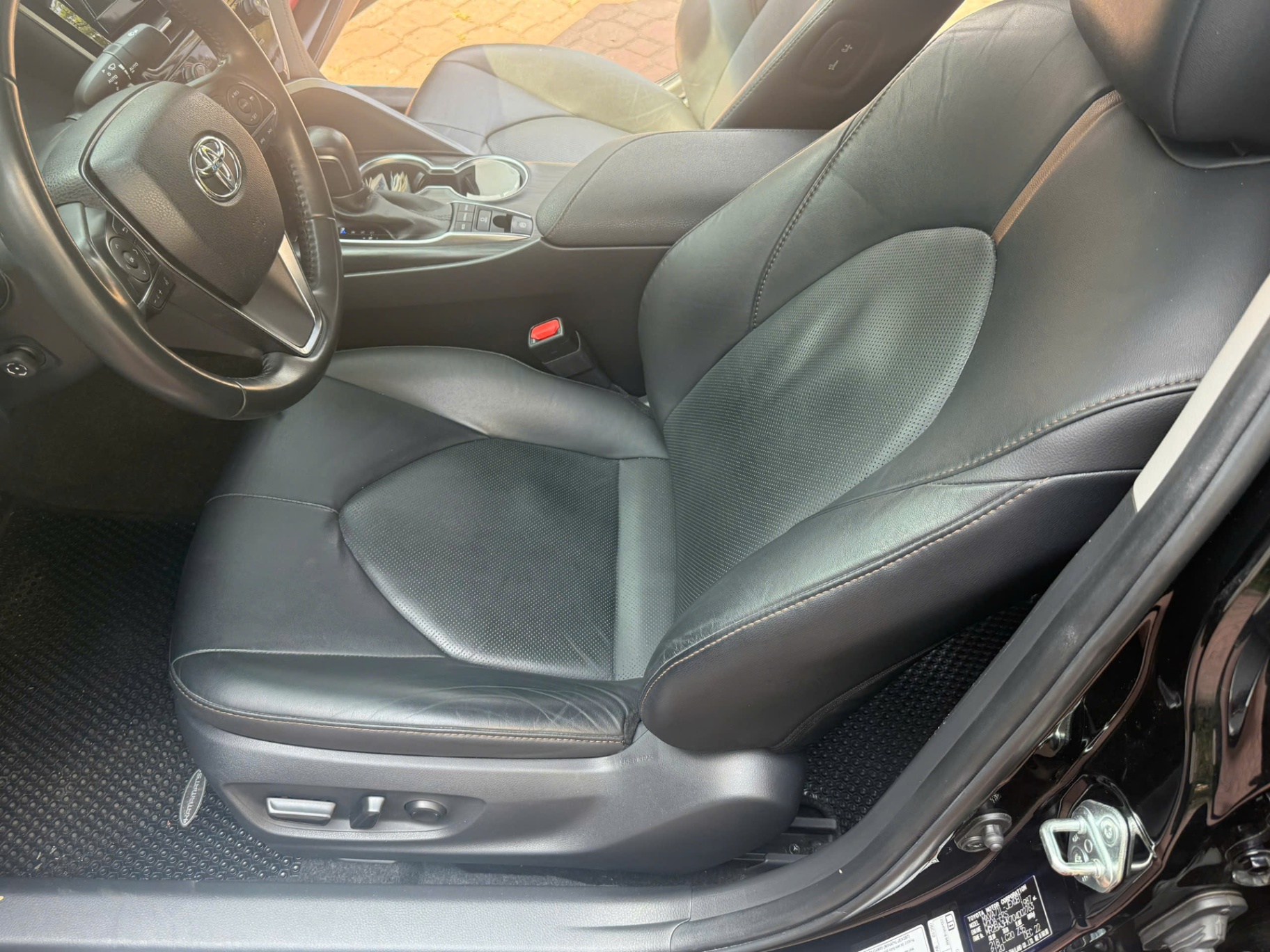 Toyota Camry 2.0Q 2022 - Nội thất 14