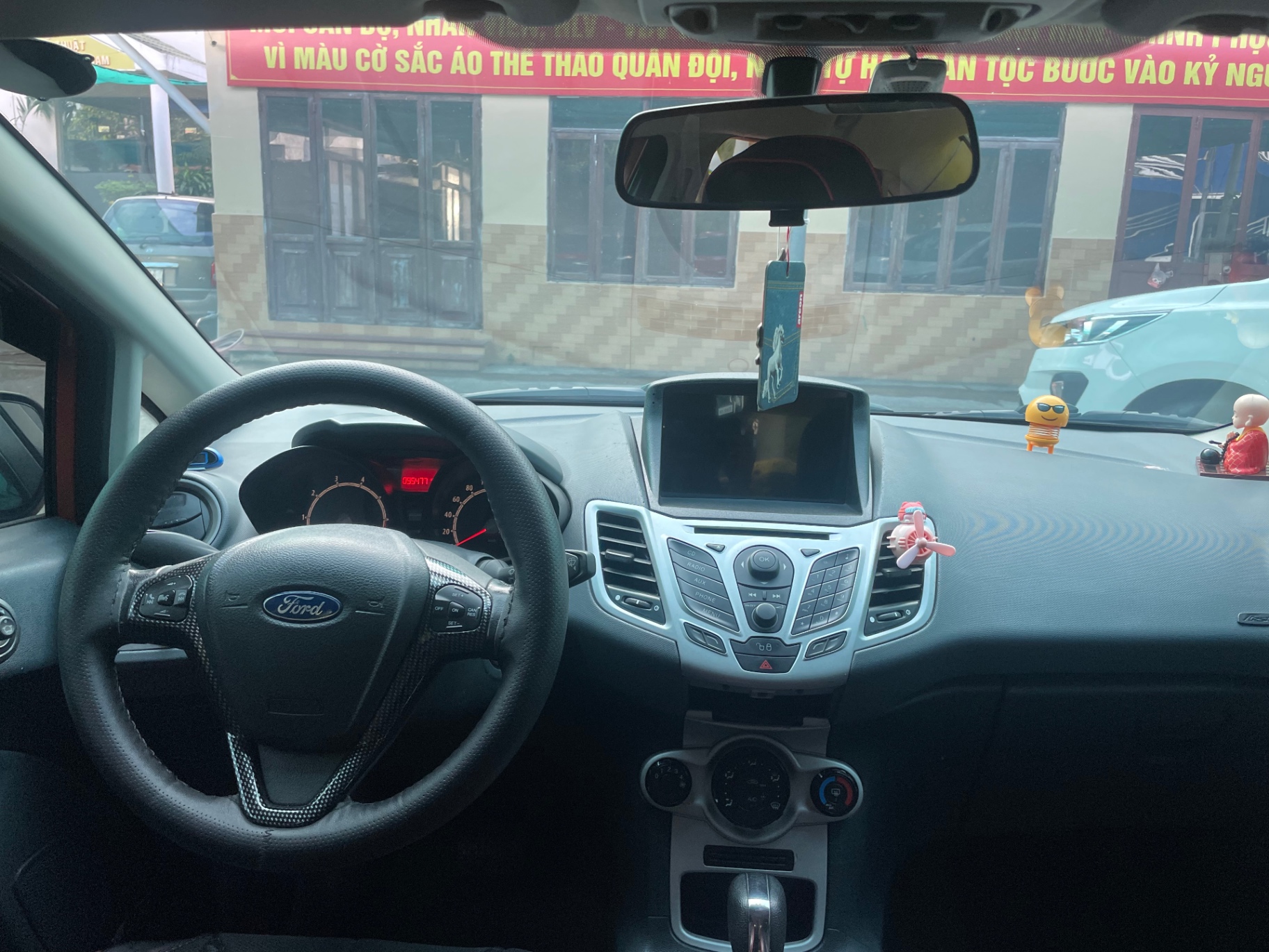Ford Fiesta 2011 - Nội thất 1