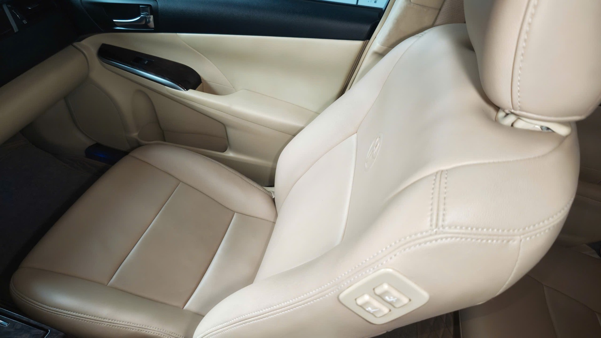 Toyota Camry 2.5G 2015 - Nội thất 26