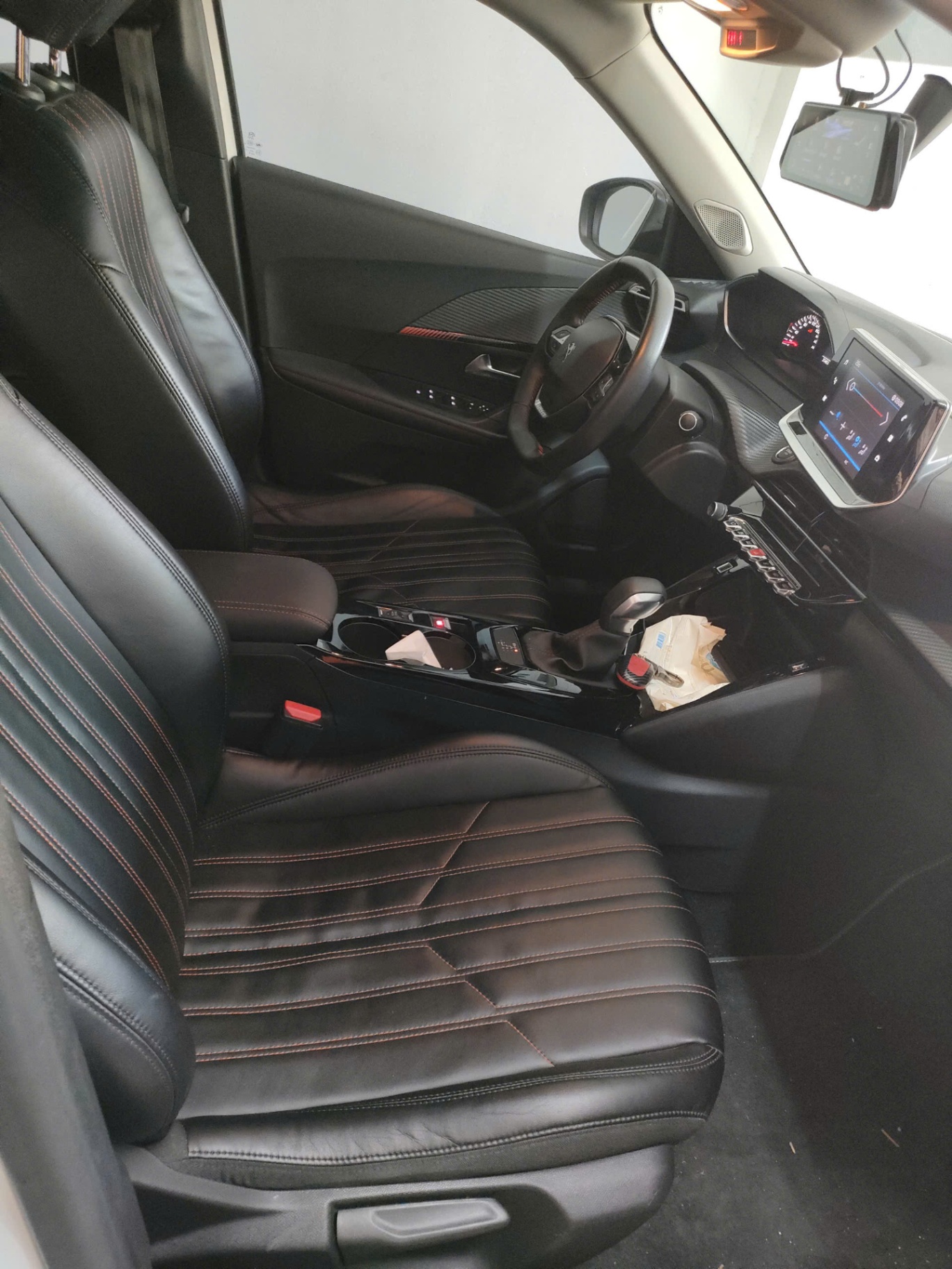 Peugeot 2008 Active 1.2 AT 2020 - Nội thất 4