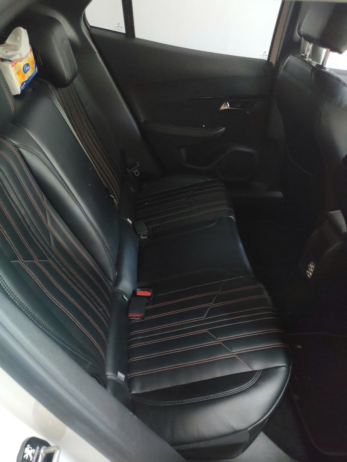 Peugeot 2008 Active 1.2 AT 2020 - Nội thất 3