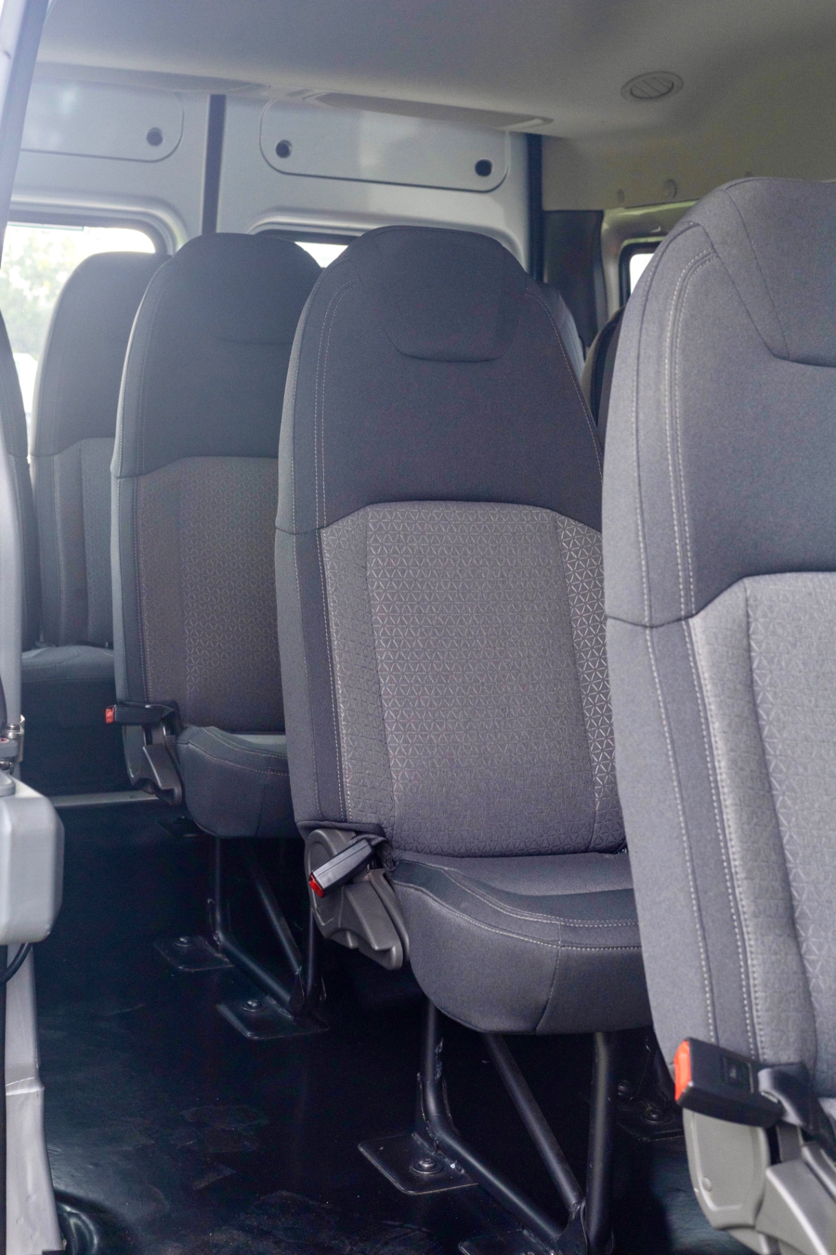 Ford Transit Tiêu chuẩn 2023 - Nội thất 2