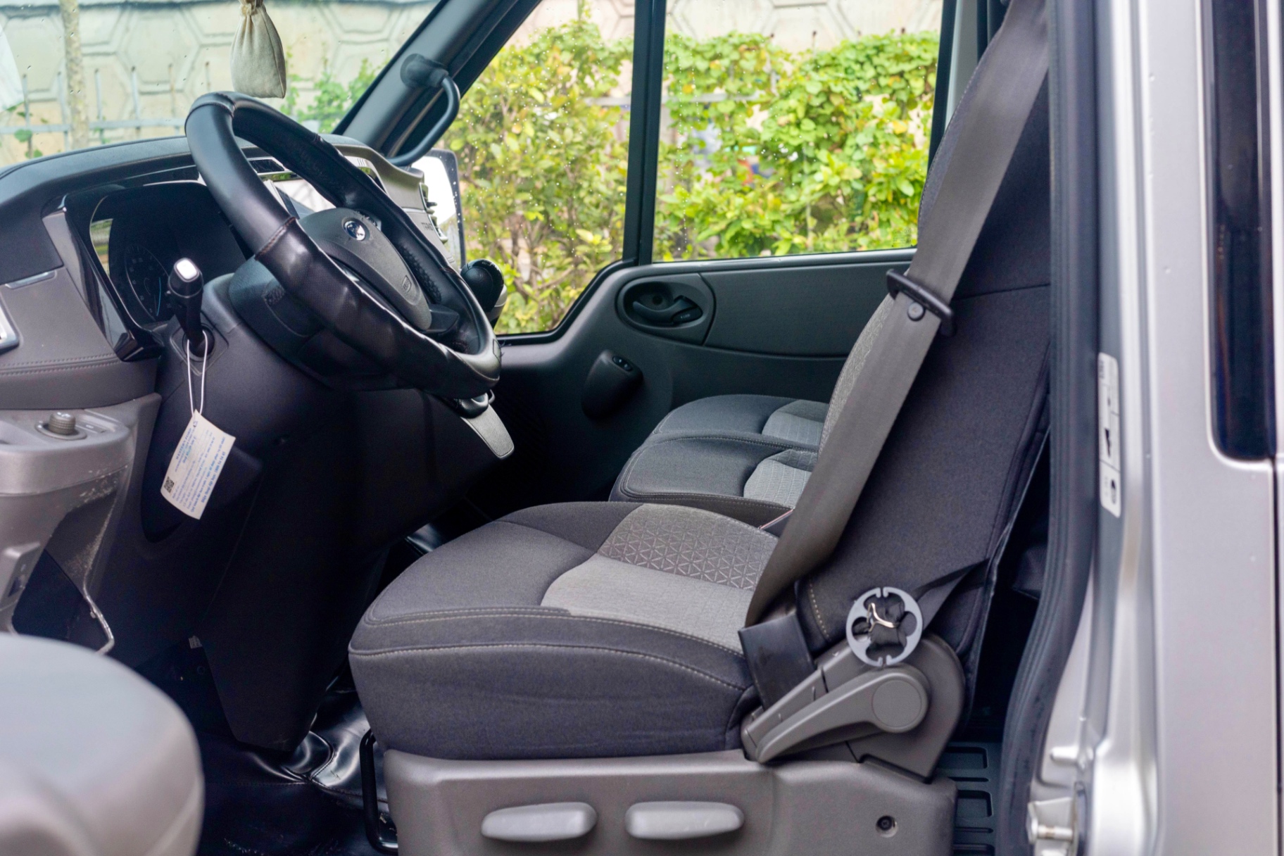 Ford Transit Tiêu chuẩn 2023 - Nội thất 1