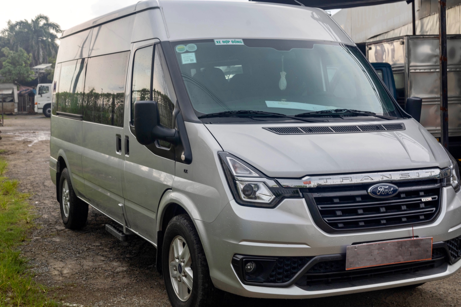 Ford Transit Tiêu chuẩn 2023 - Ngoại thất 2