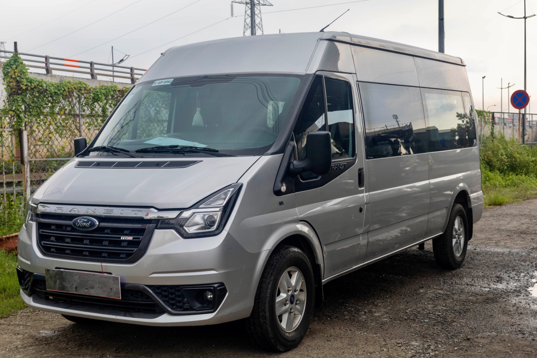 Ford Transit Tiêu chuẩn 2023 - Ngoại thất 3