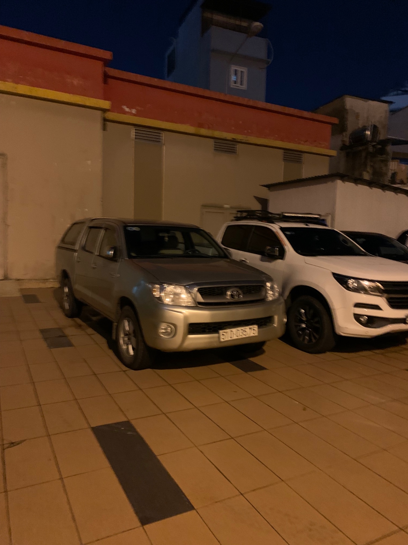 Toyota Hilux 2.5E 4x2 MT 2009 - Ngoại thất 2