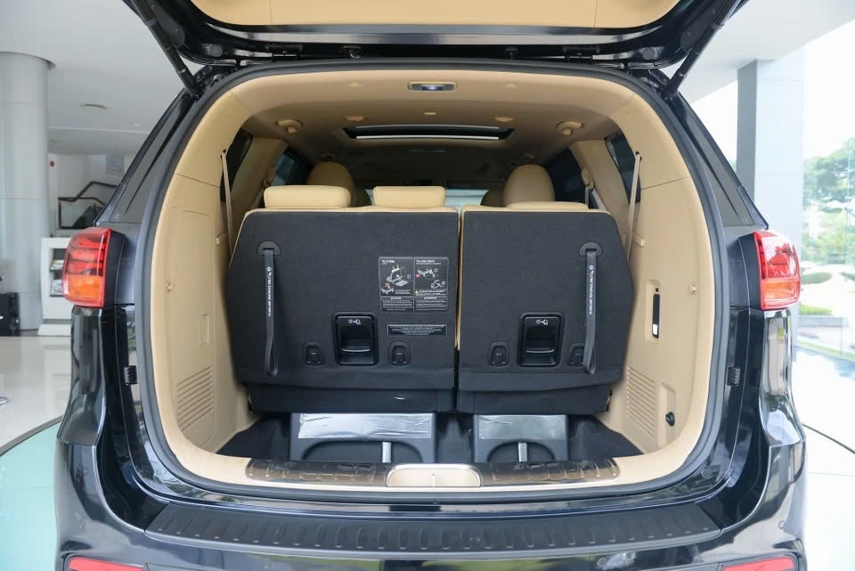 Kia Sedona 3.3 GAT Premium 2019 - Nội thất 1