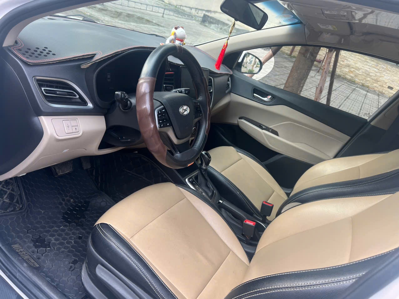 Hyundai Accent 1.4 AT 2021 - Nội thất 1