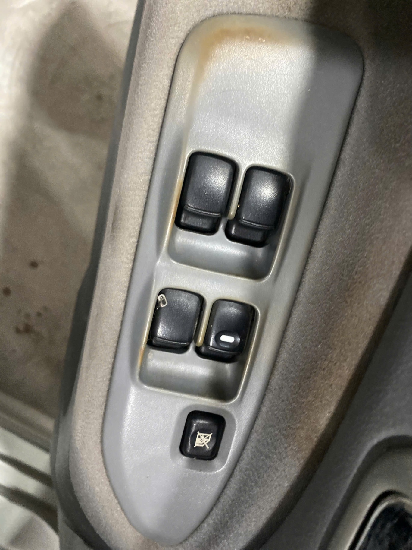Mitsubishi Lancer Gala GLX 1.6AT 2004 - Khoang động cơ 1