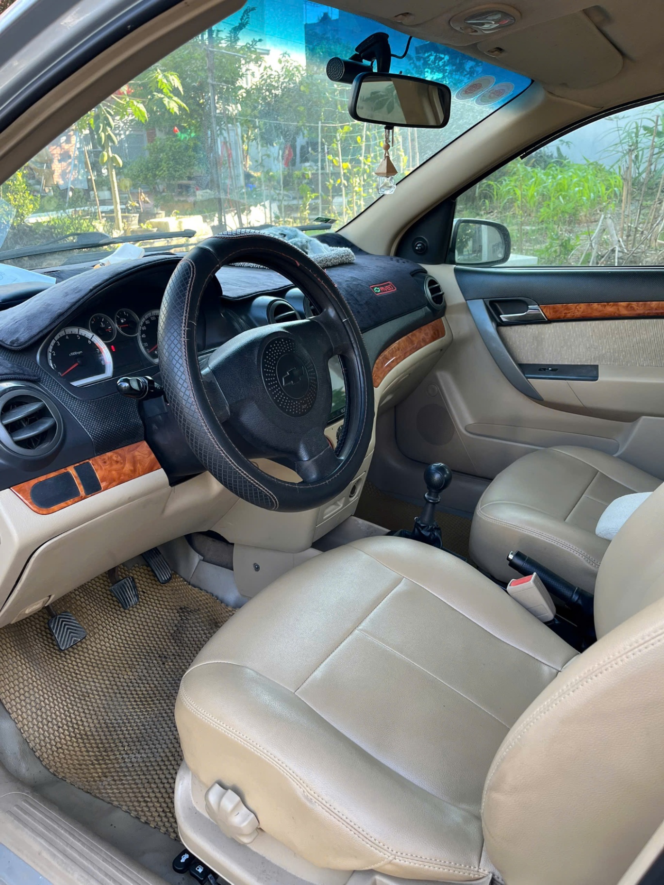 Chevrolet Aveo 2013 - Nội thất 2