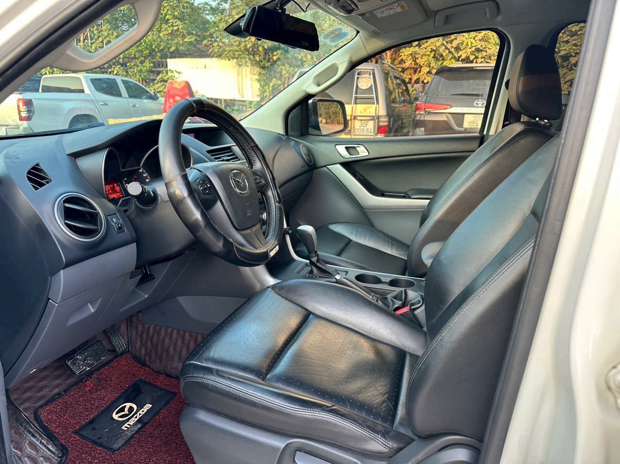 Mazda Bt50 Deluxe 2.2L 4x2 AT 2021 - Nội thất 1