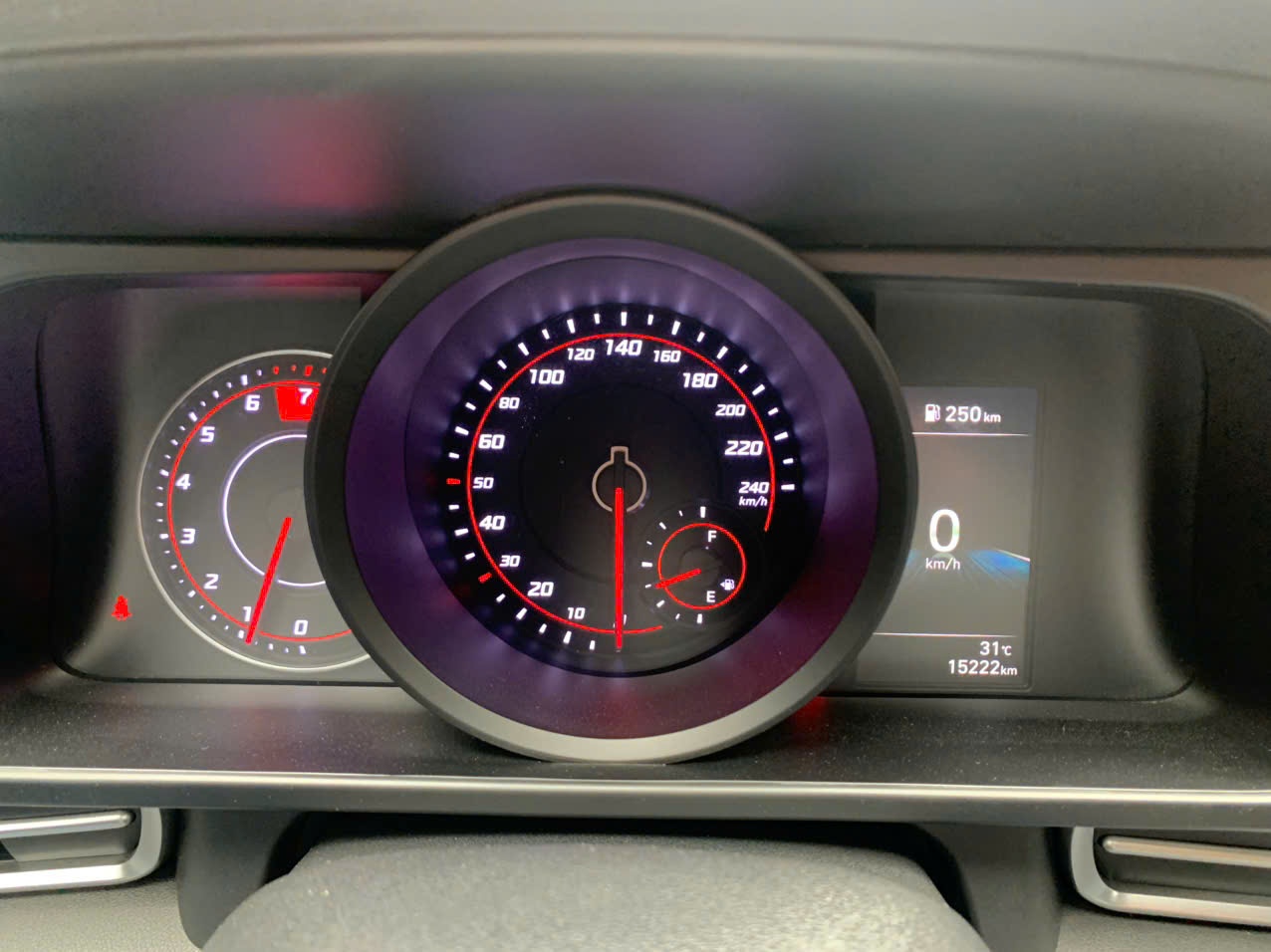 Hyundai Elantra 1.6 AT 2022 - Nội thất 2