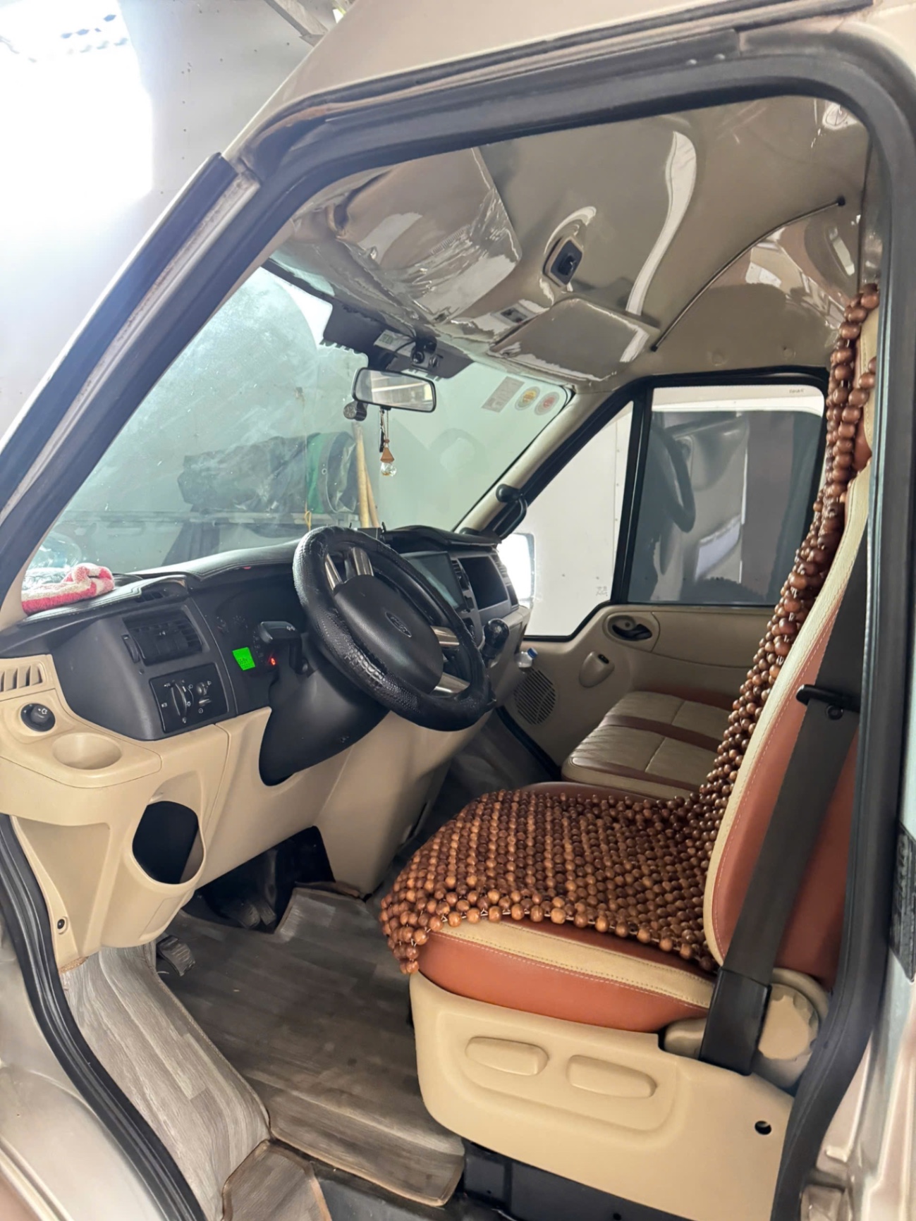 Ford Transit Standard MID 2016 - Nội thất 1