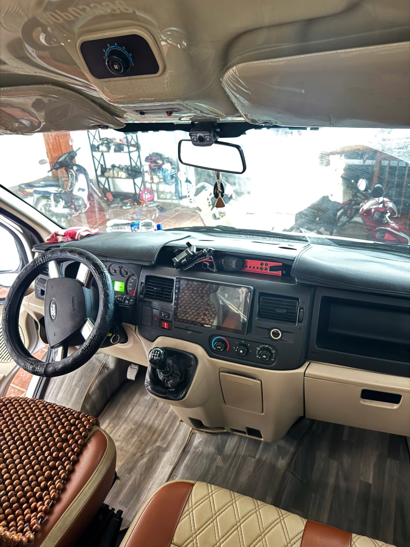 Ford Transit Standard MID 2016 - Nội thất 2