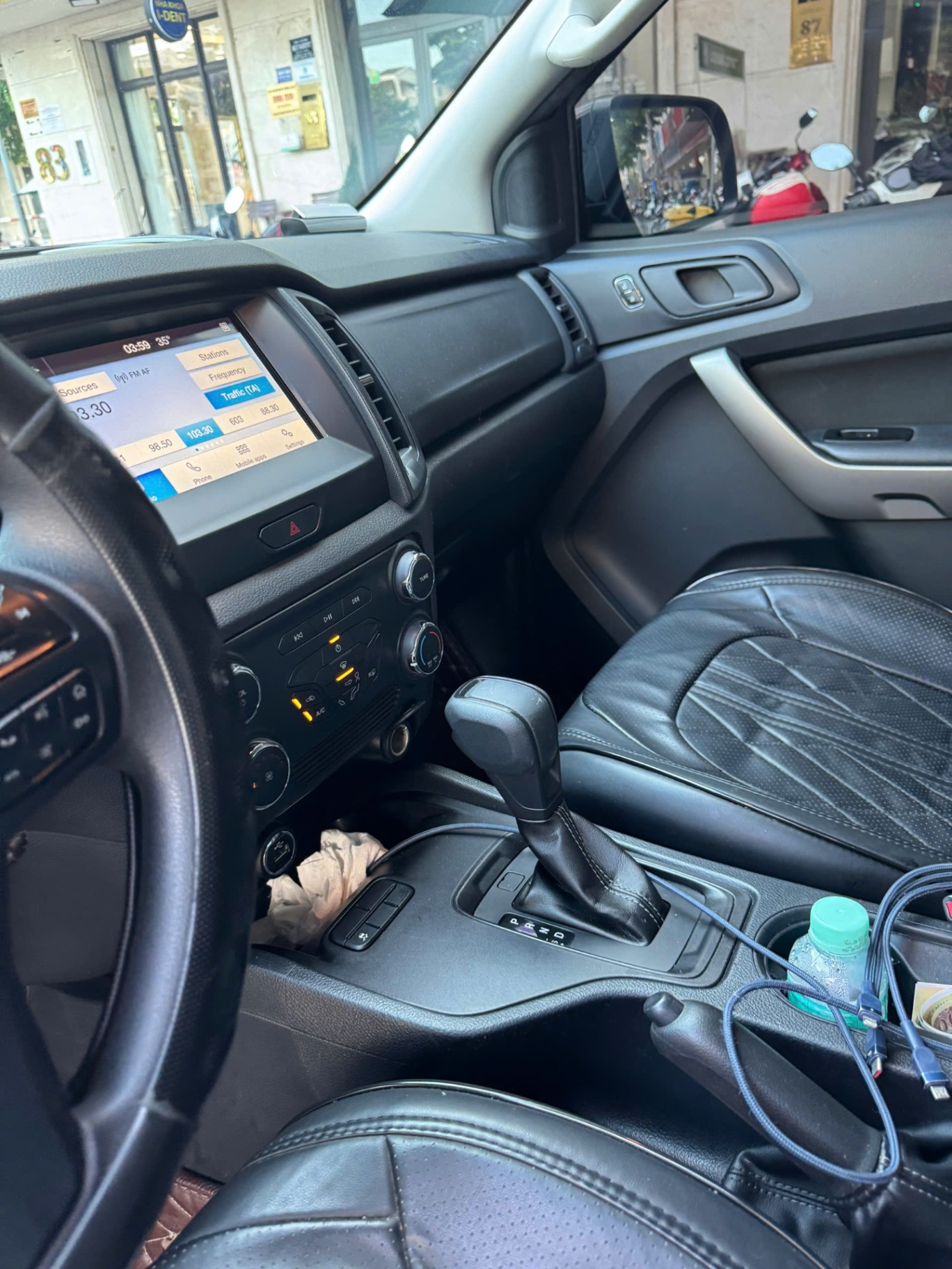 Ford Ranger XLS 2.2L 4x2 AT 2019 - Nội thất 3